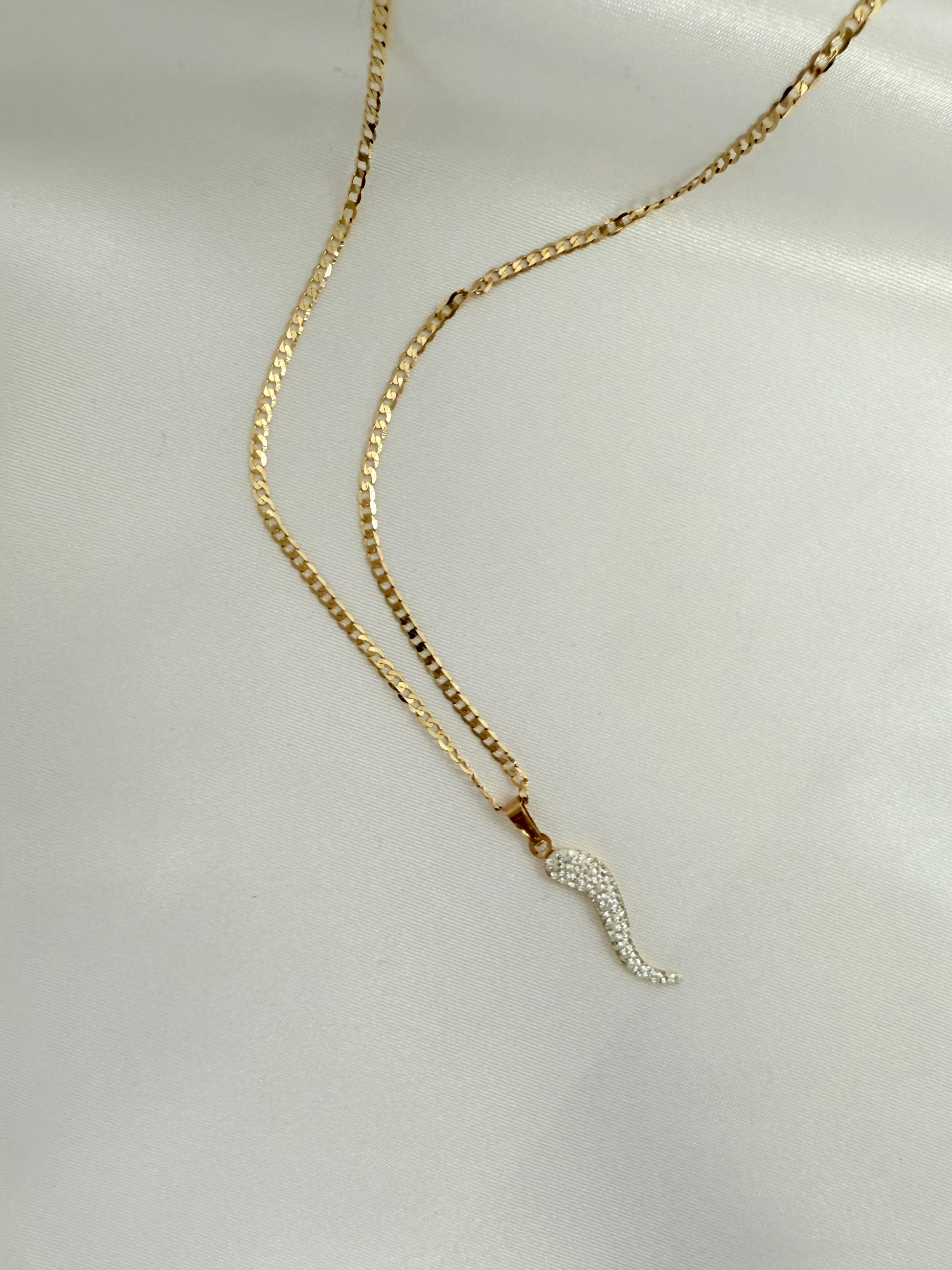 Elegant CZ horn pendant 18k