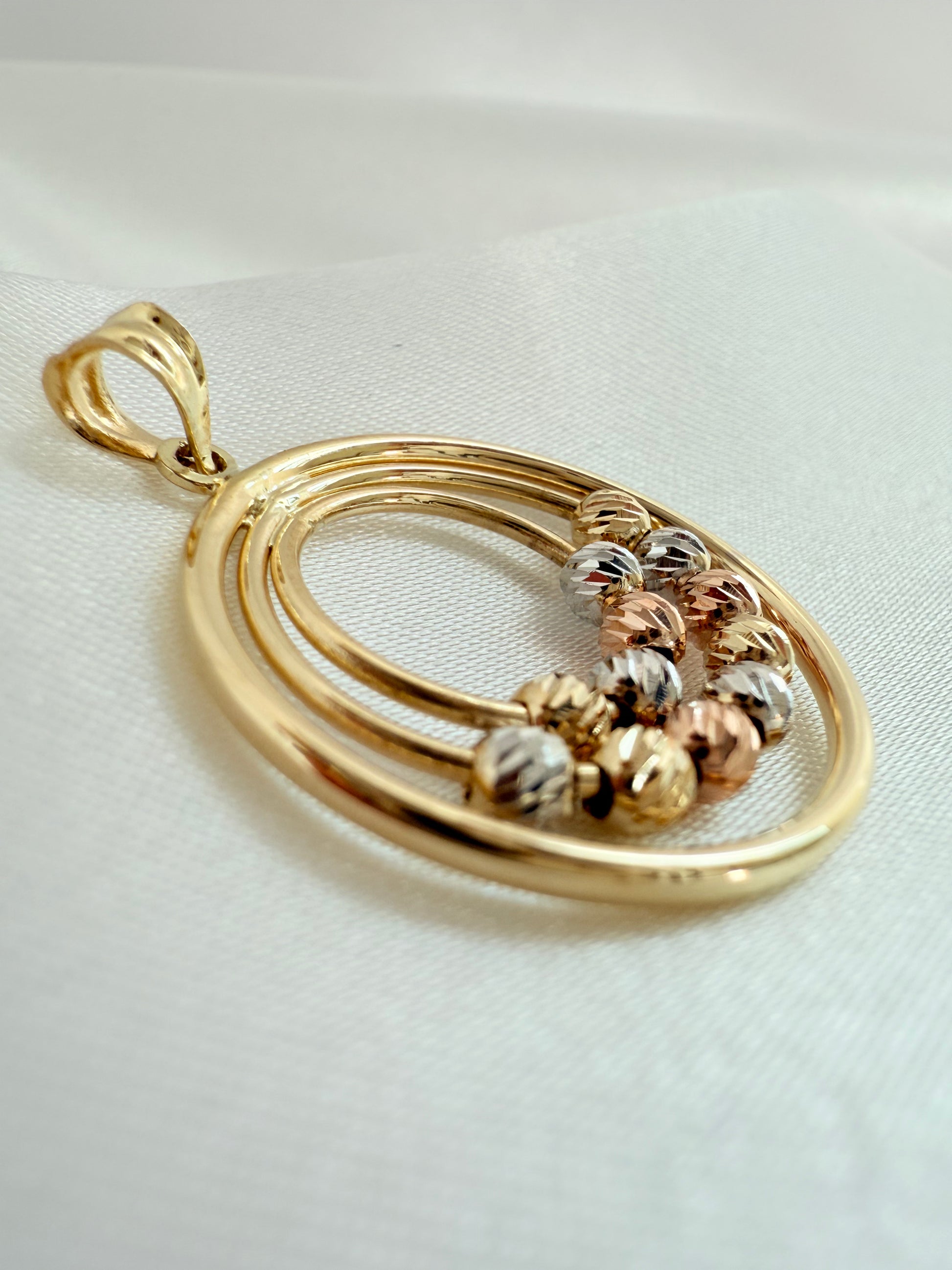 Elegant tricolor pendant 14k