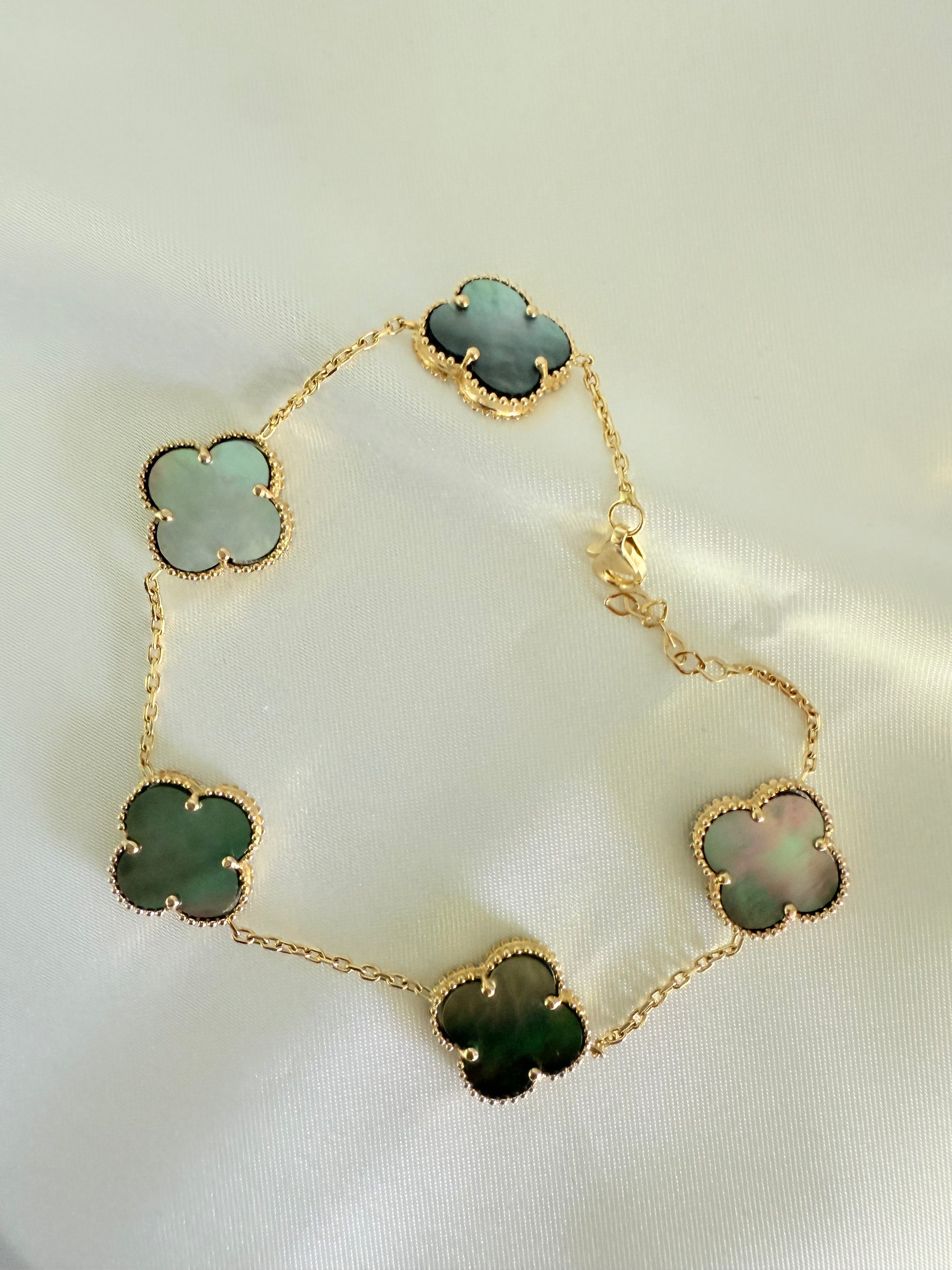 Fancy Grey Flower bracelet 14k