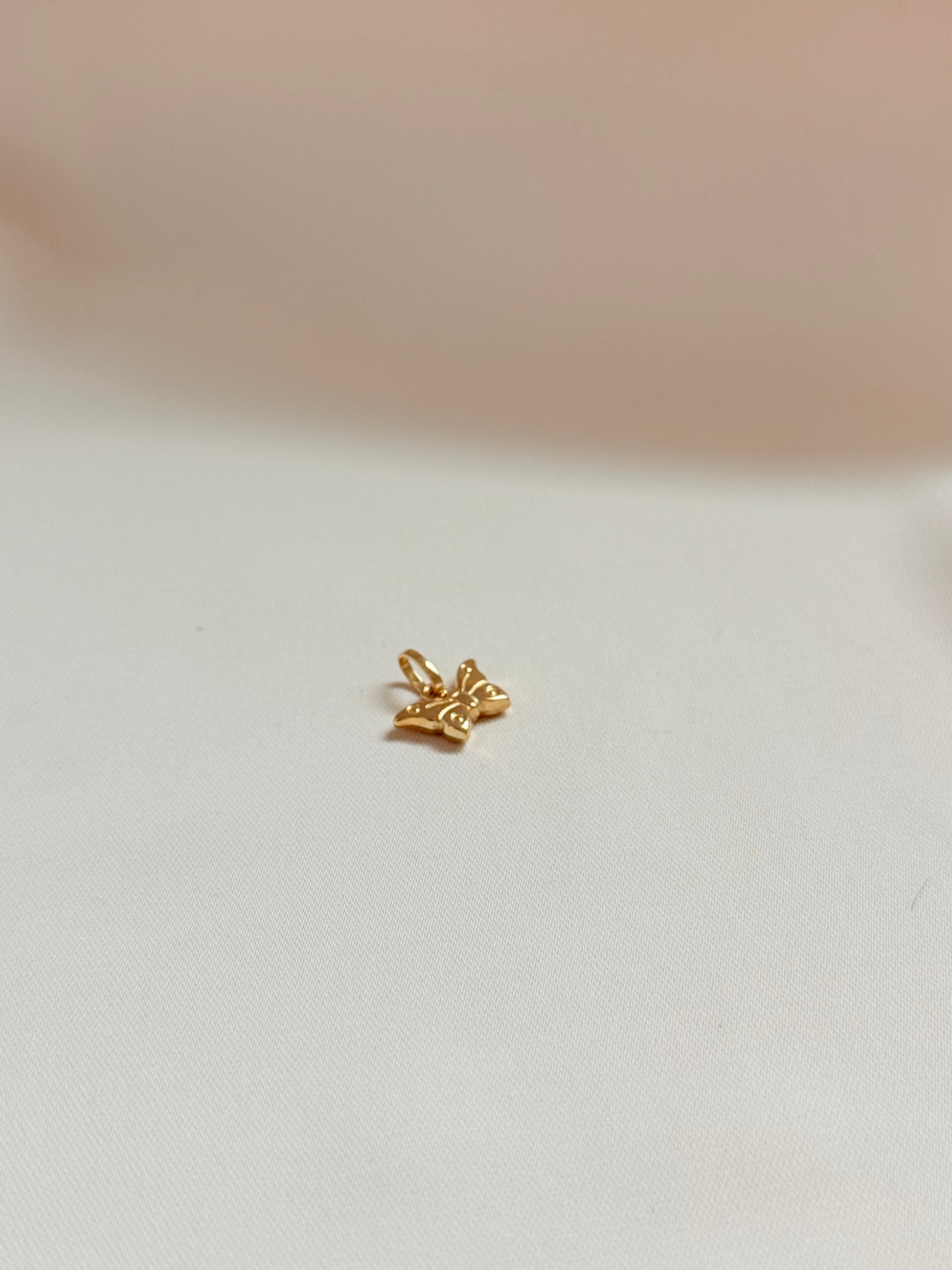 Mini Butterfly pendant 18k