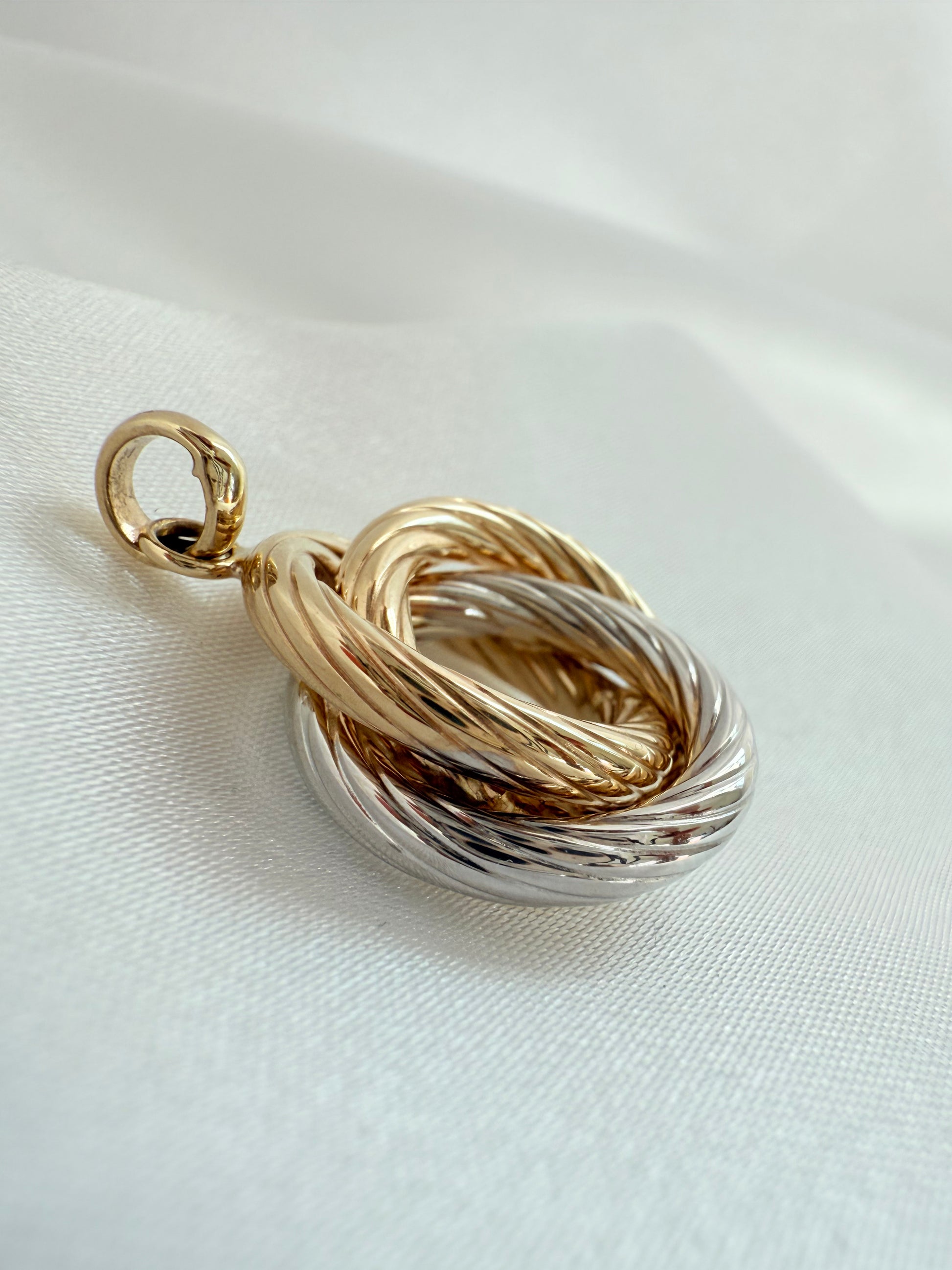 Twisted Hoops pendant 14k