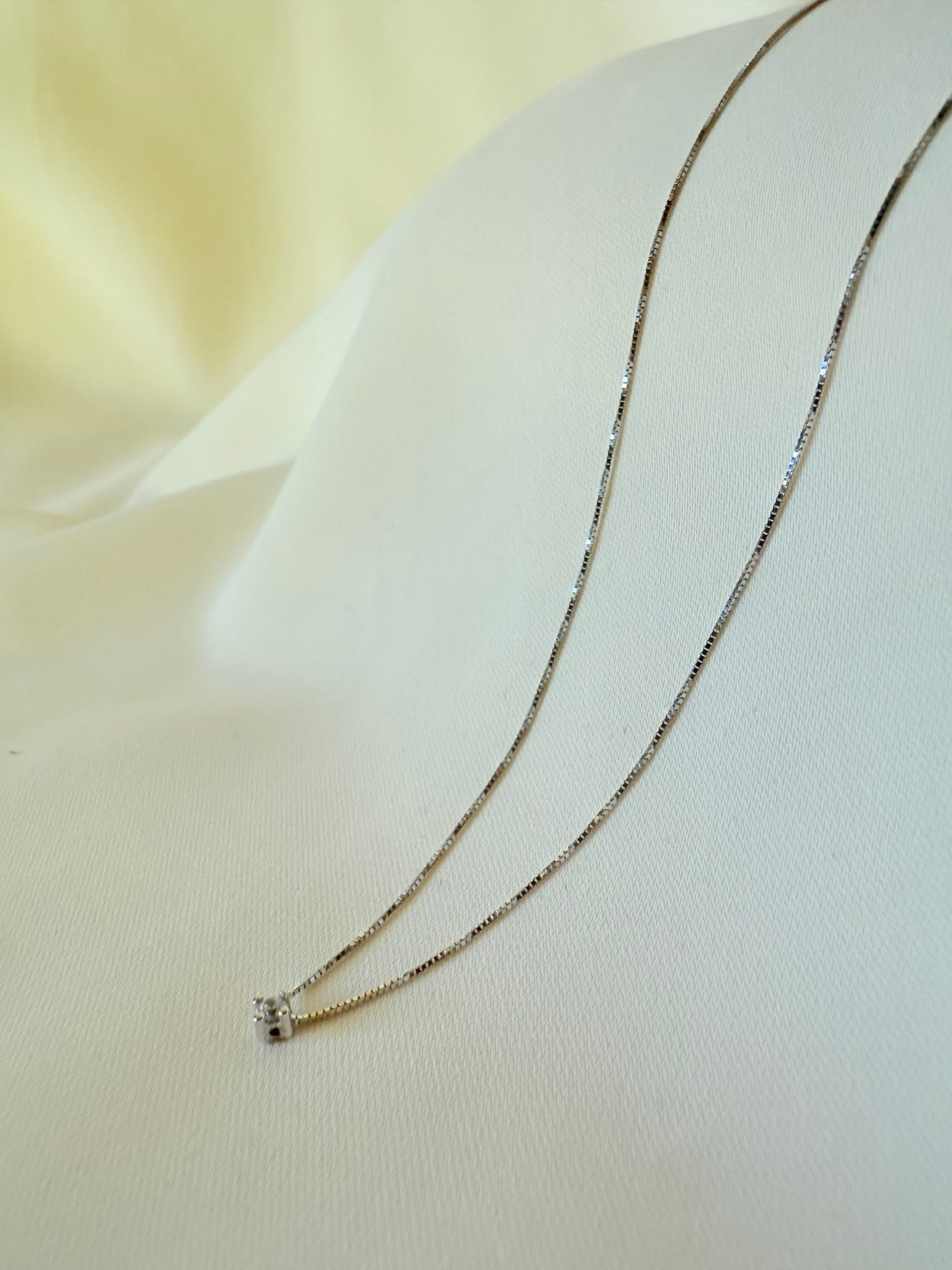 Necklace white 18k Point 40cm