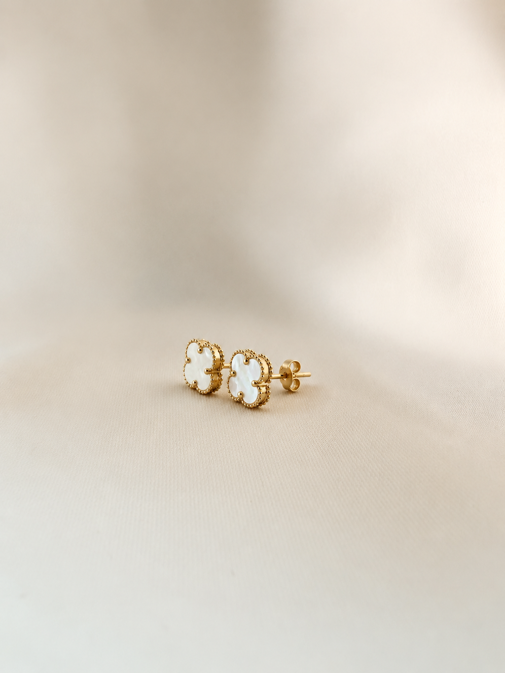 Flor Naca Studs 14k