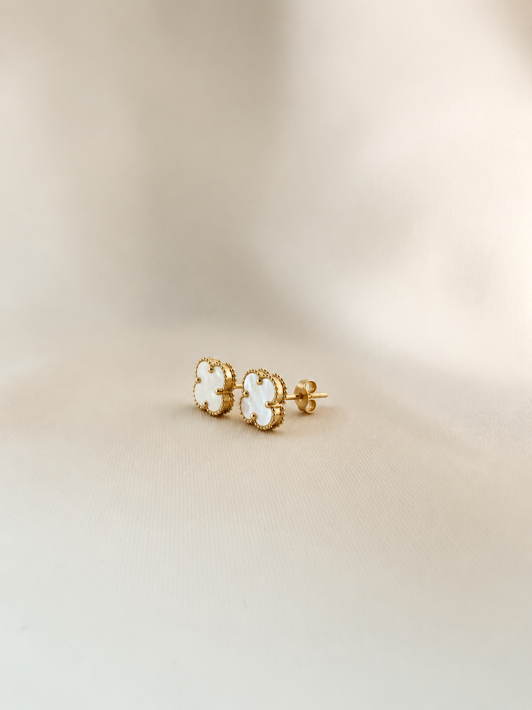 Flor Naca Studs 14k