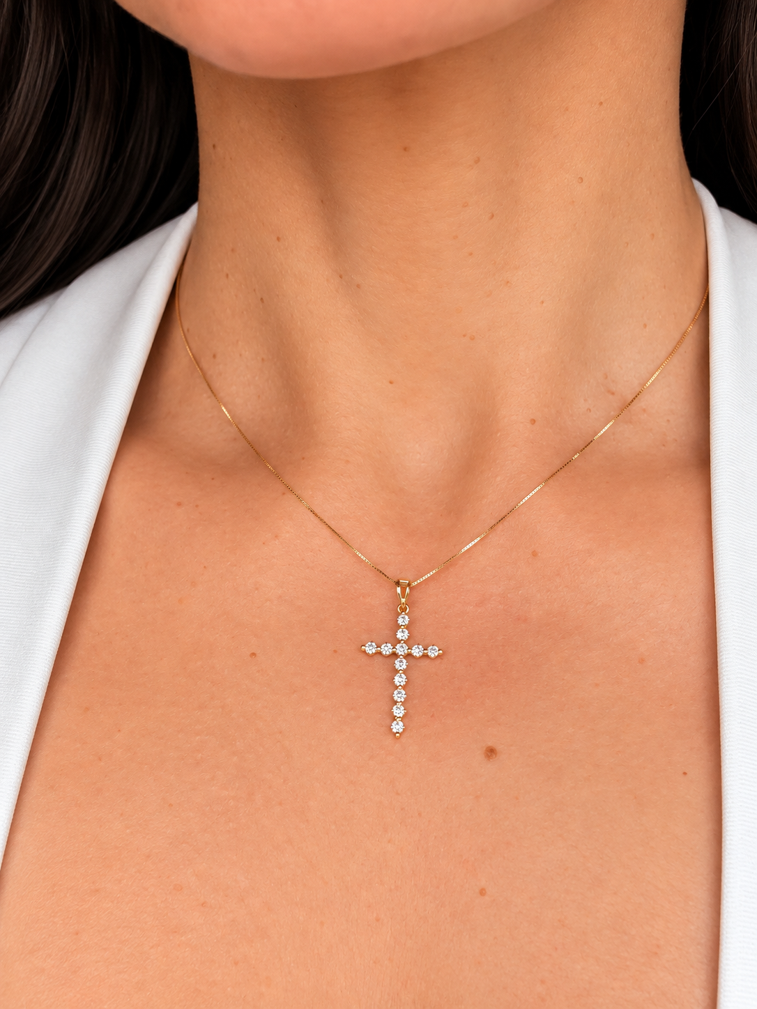 Dije Cristo Diamantes Naturales 18k