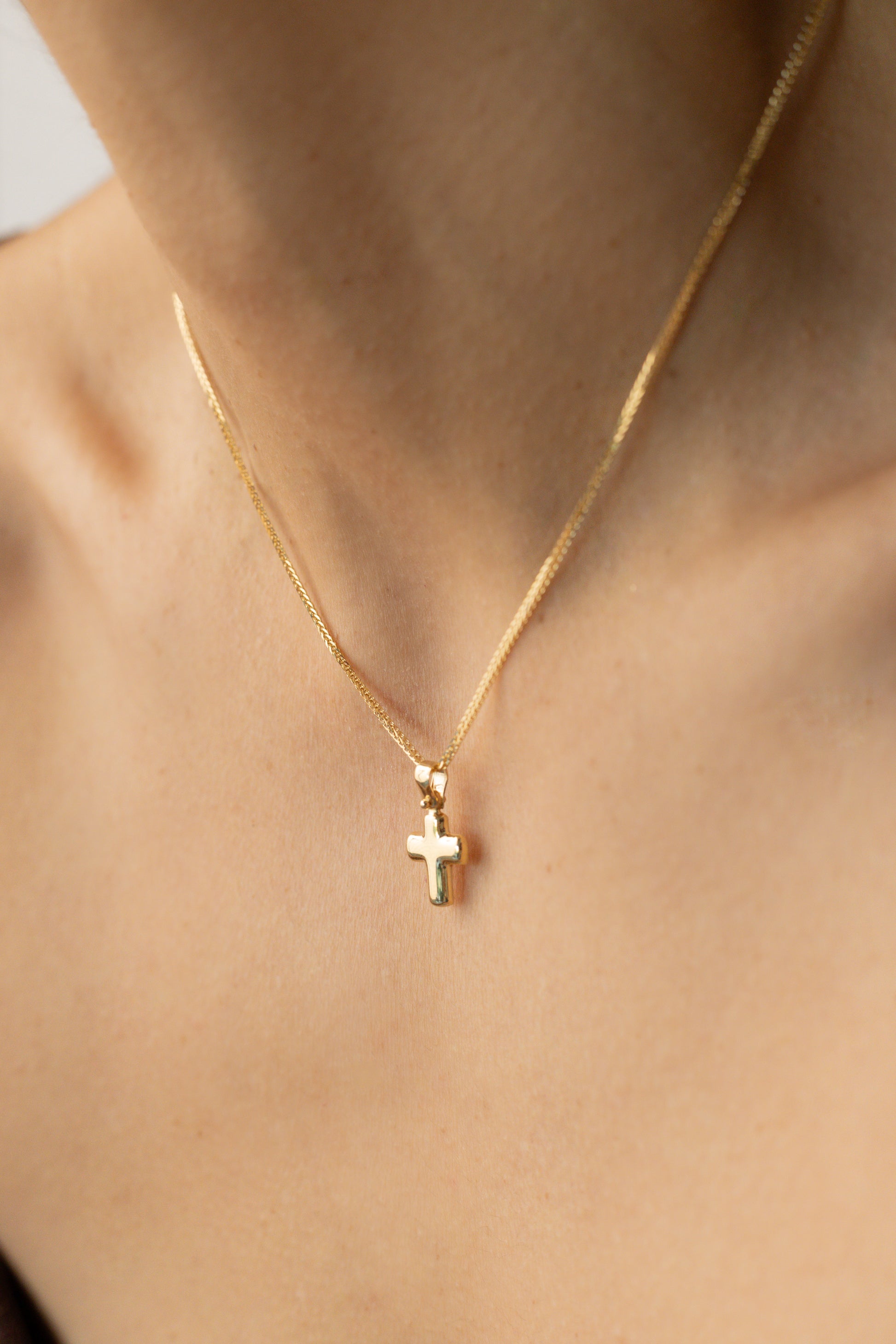 Elegant Domed Cross & Necklace 18k 40cm