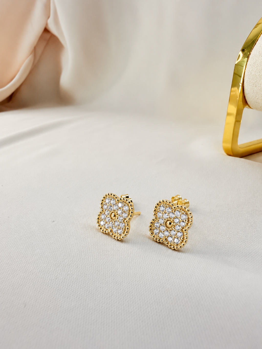 Majestc Aretes 14k