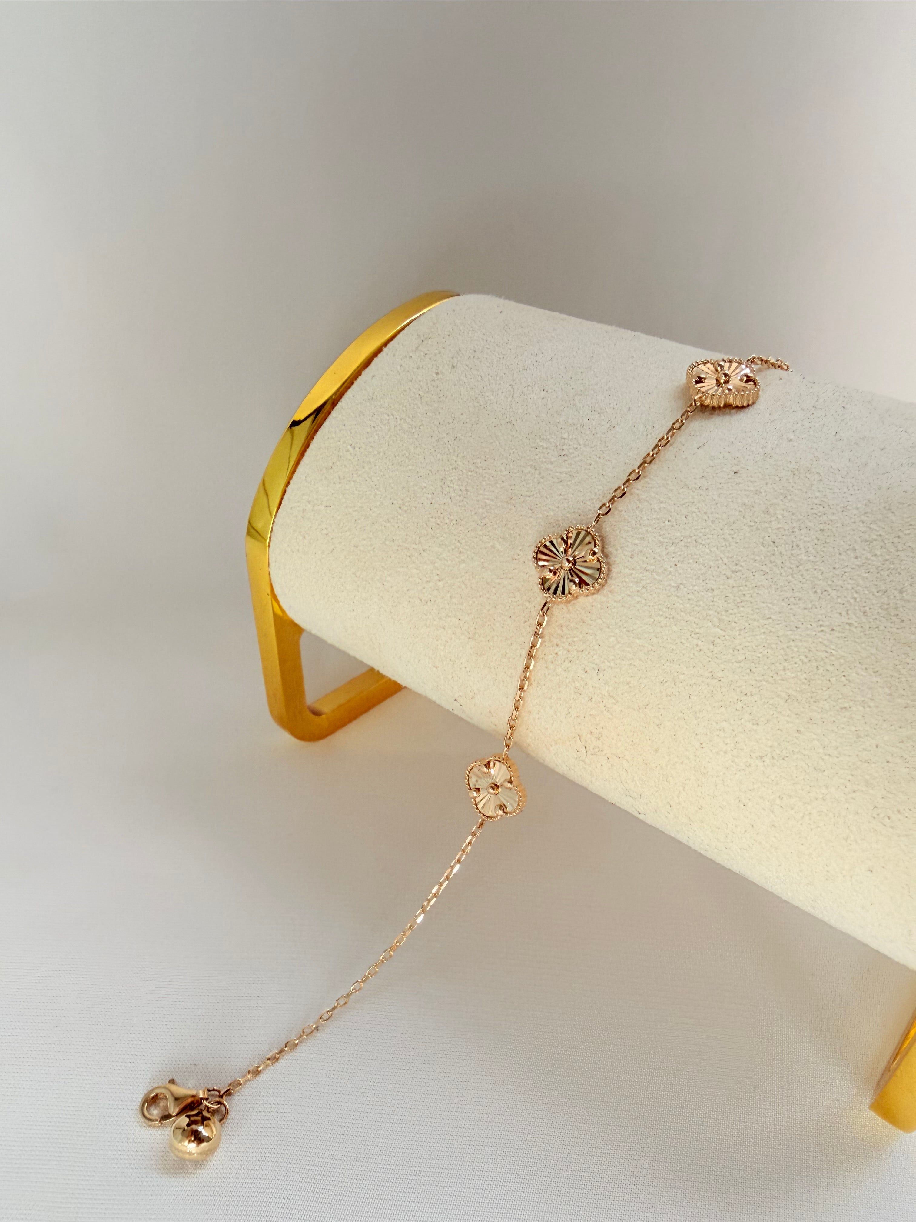 Brazalete tres trebol 14k