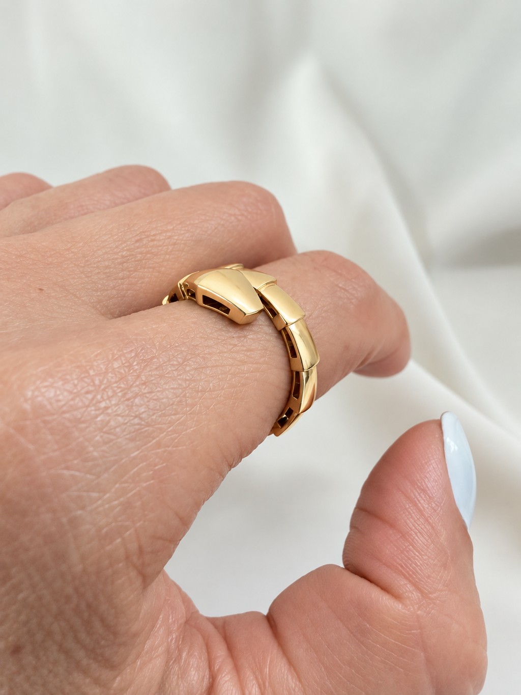 Anillo Bv talla 7/2 18k