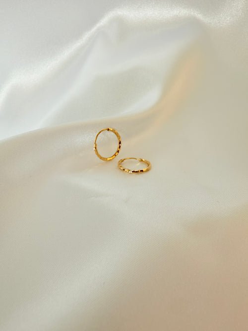 Adamant Style Huggies 18K