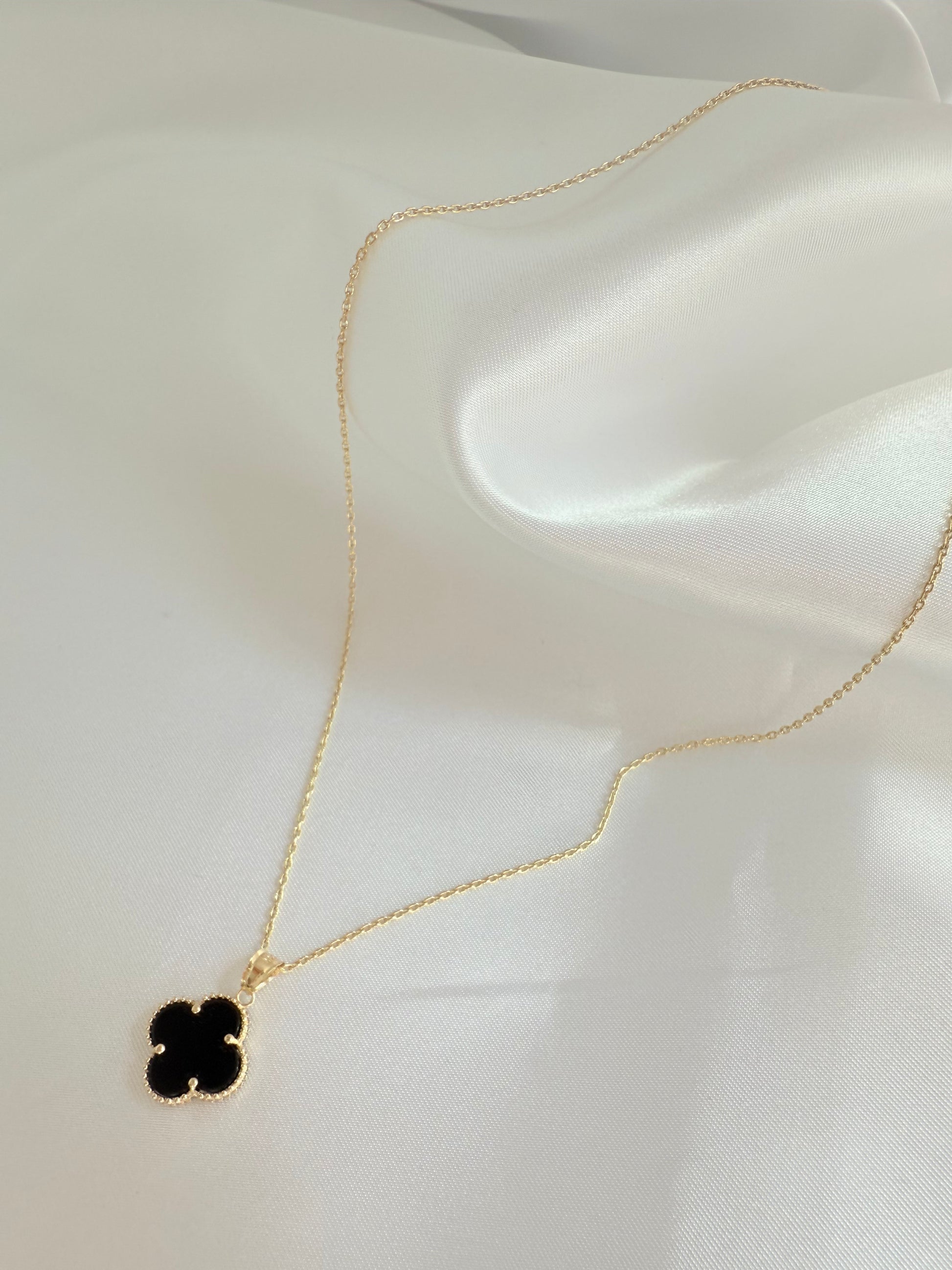 Black Flower Onice Necklace 45cm 14k