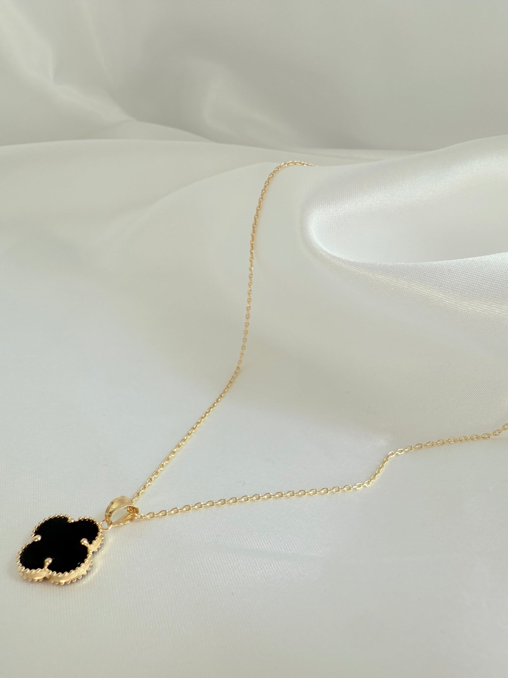Black Flower Onice Necklace 45cm 14k