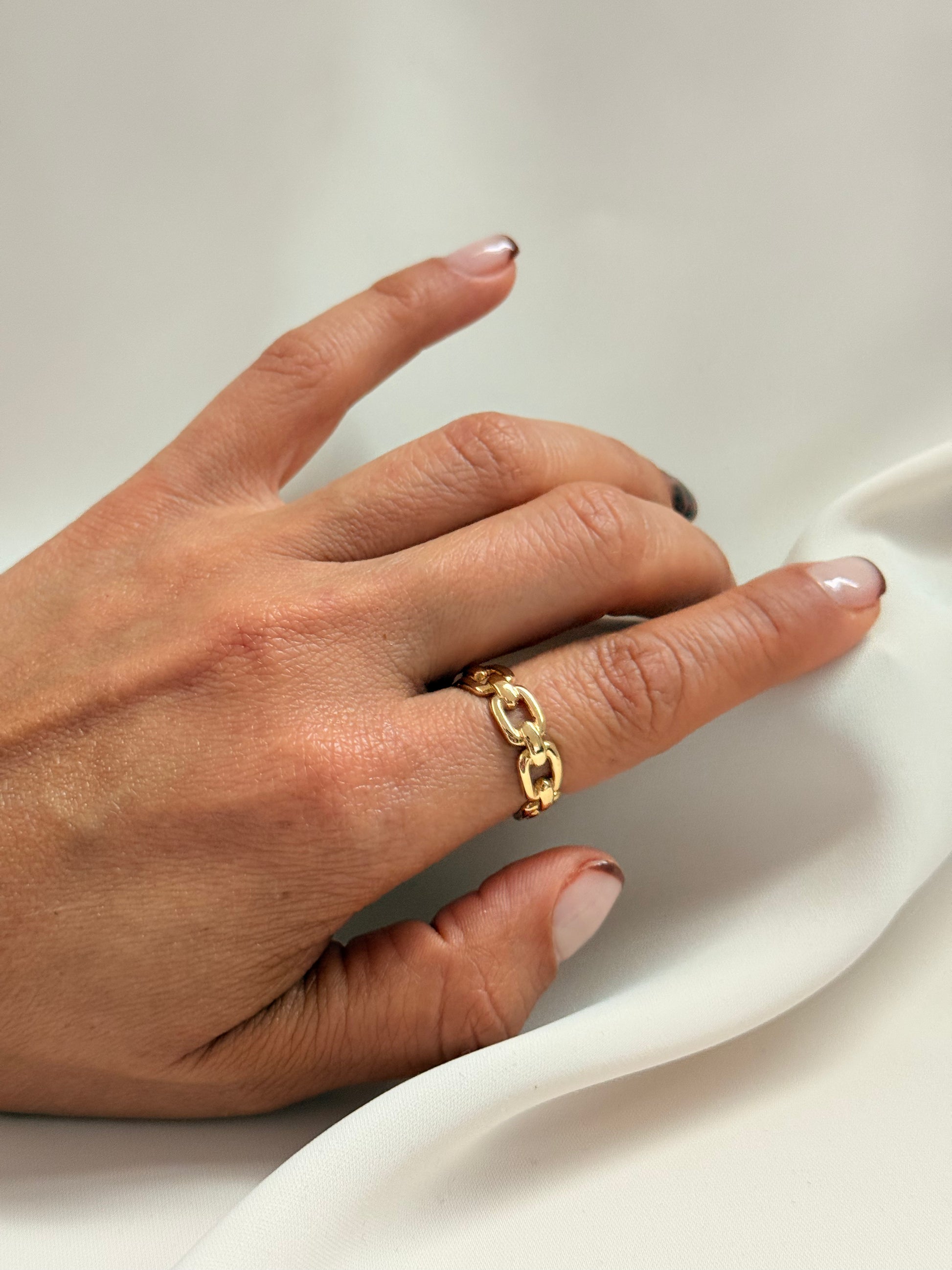 Chain Style Ring 18k 7/2 Size