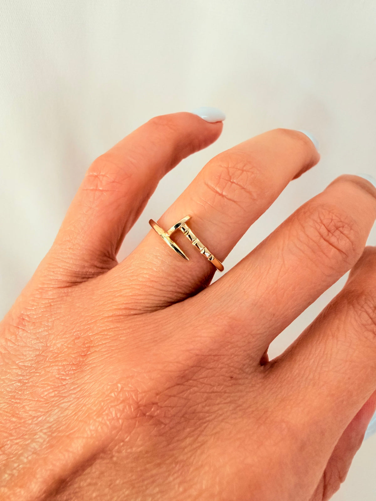 Clavo Solido 14k talla 8
