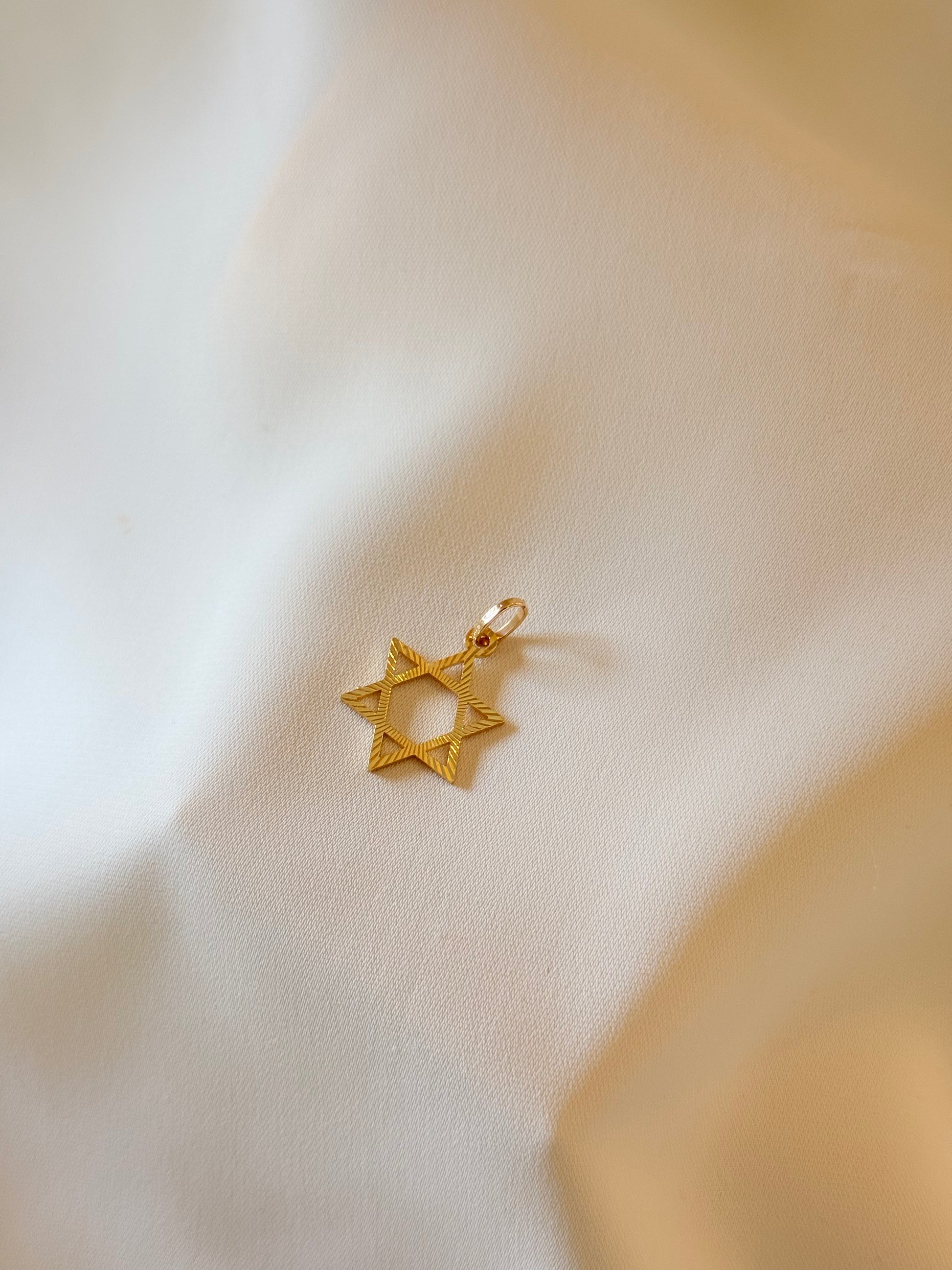 David's Star pendant 18k