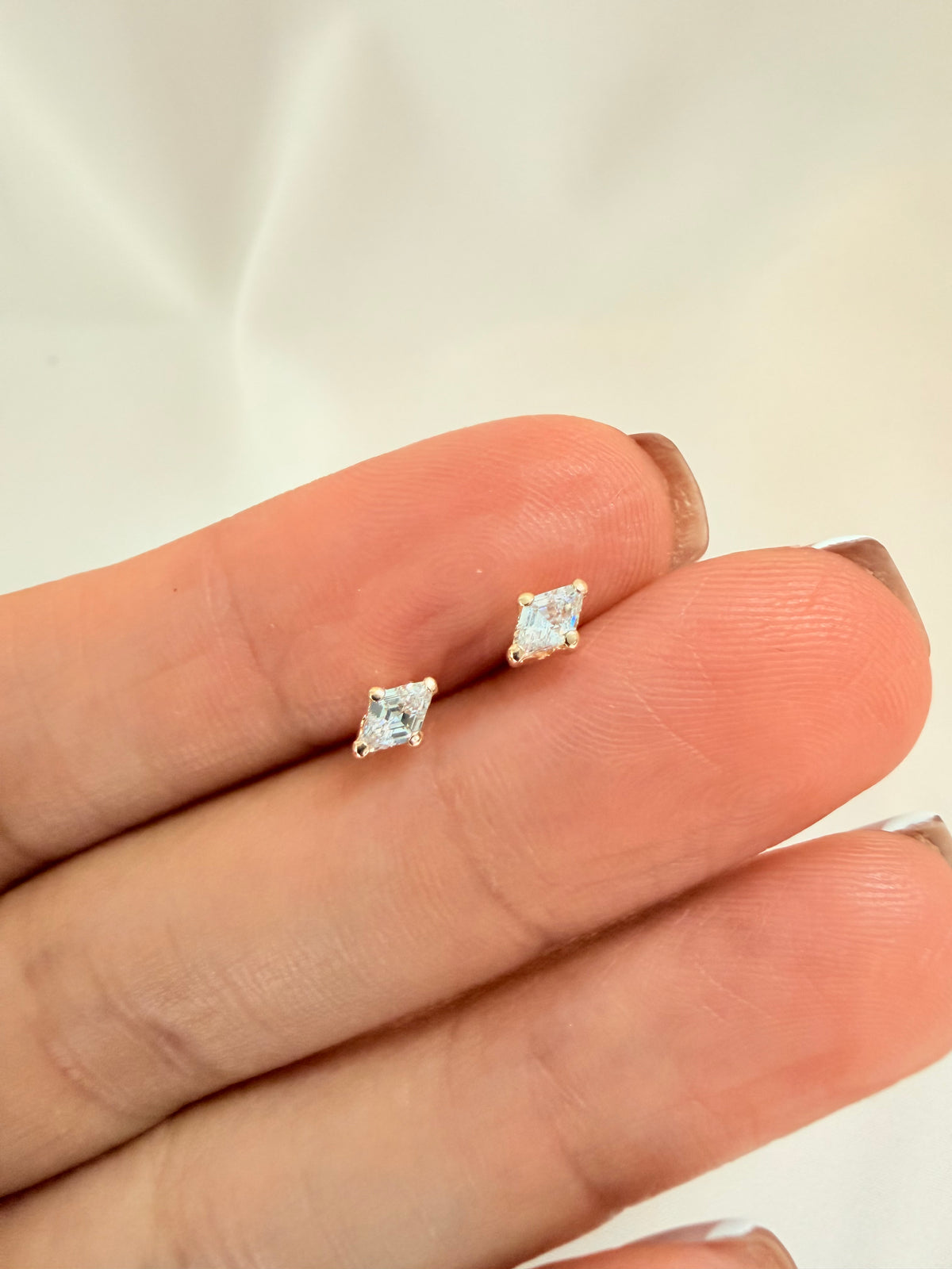 Destellos Studs 14k