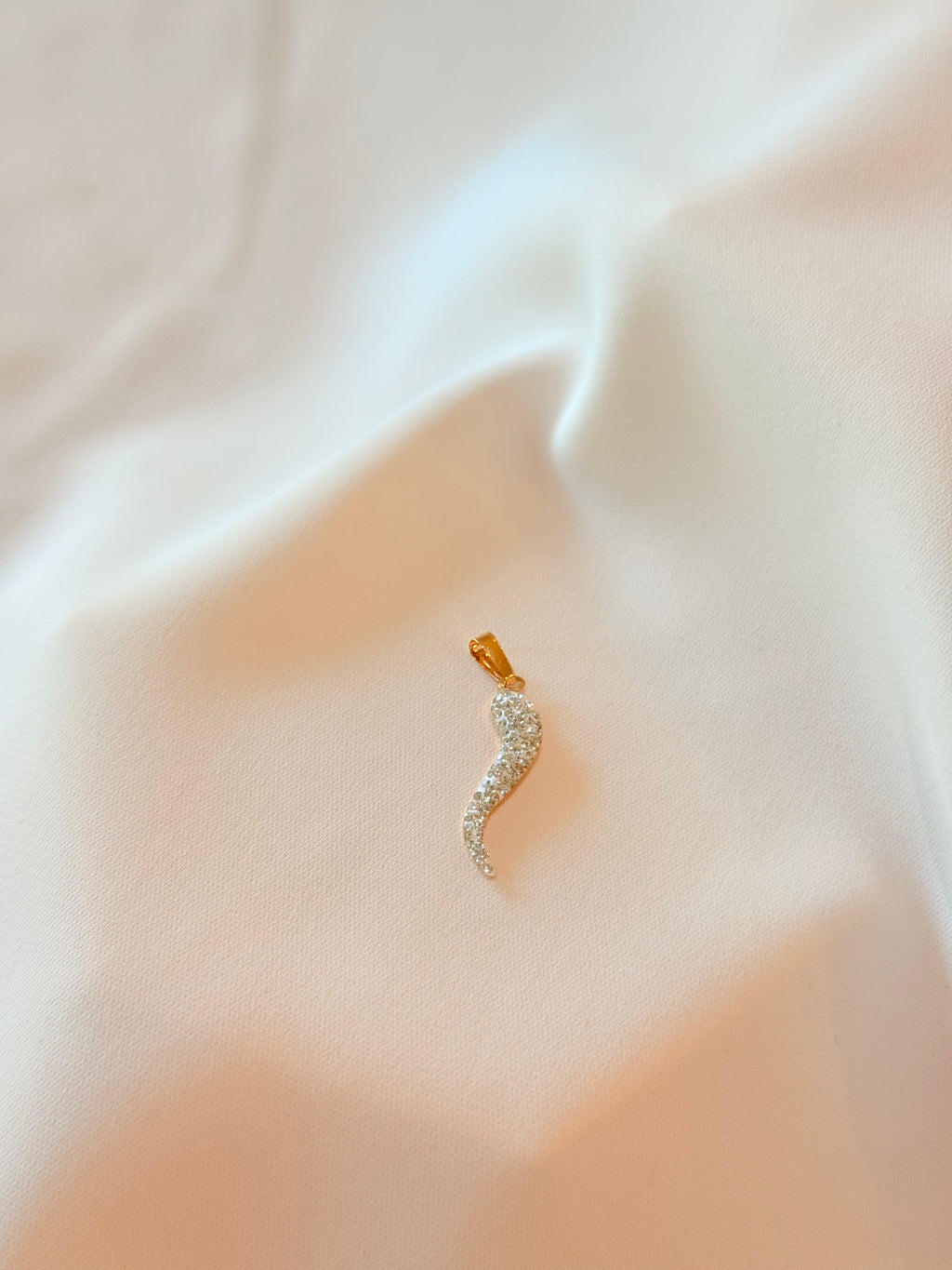 Elegant CZ horn pendant 18k