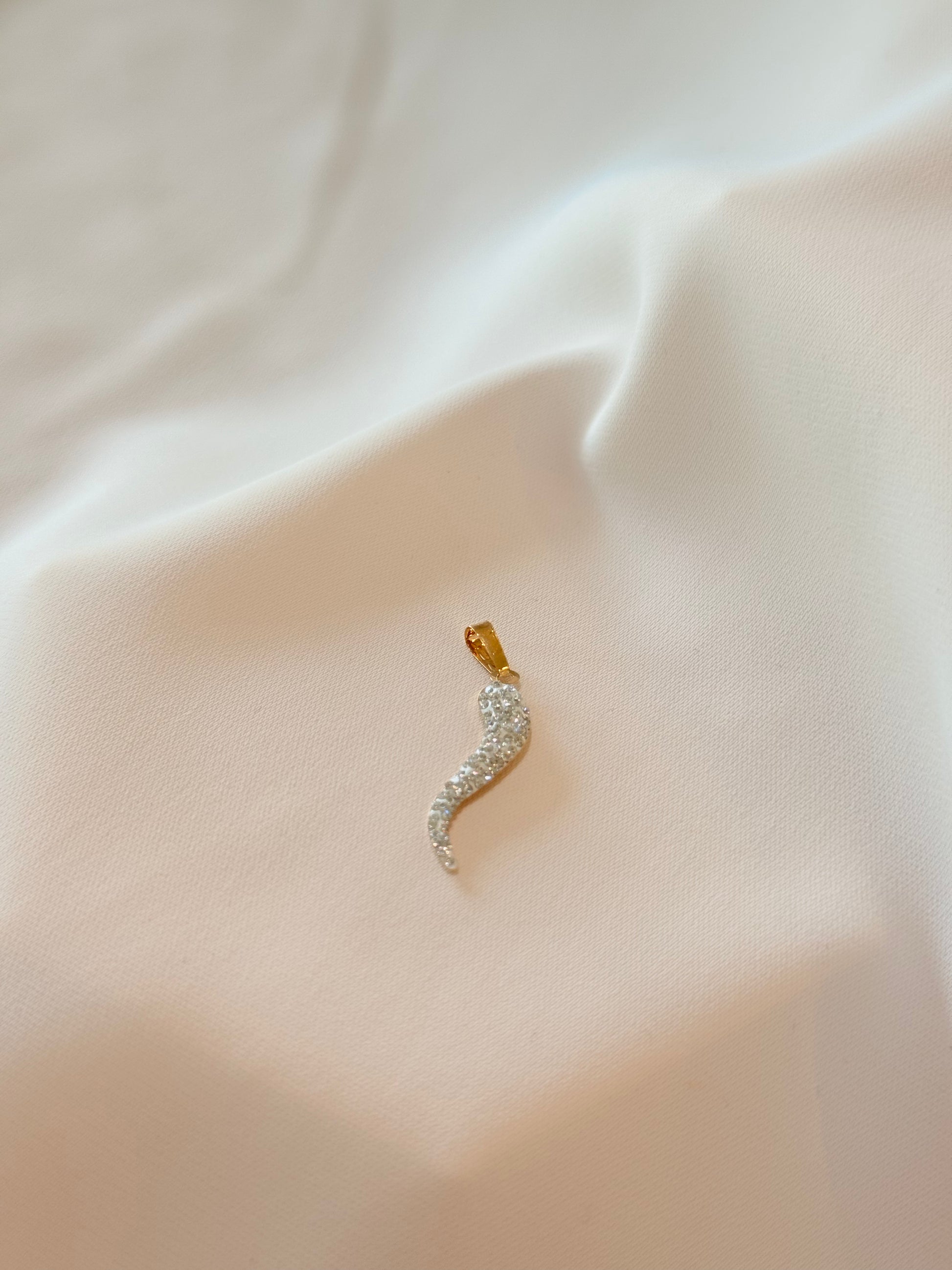 Elegant CZ horn pendant 18k
