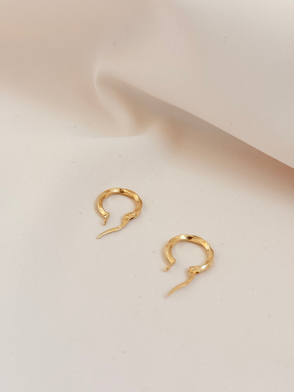 Halo Hoops style Earrings 18K