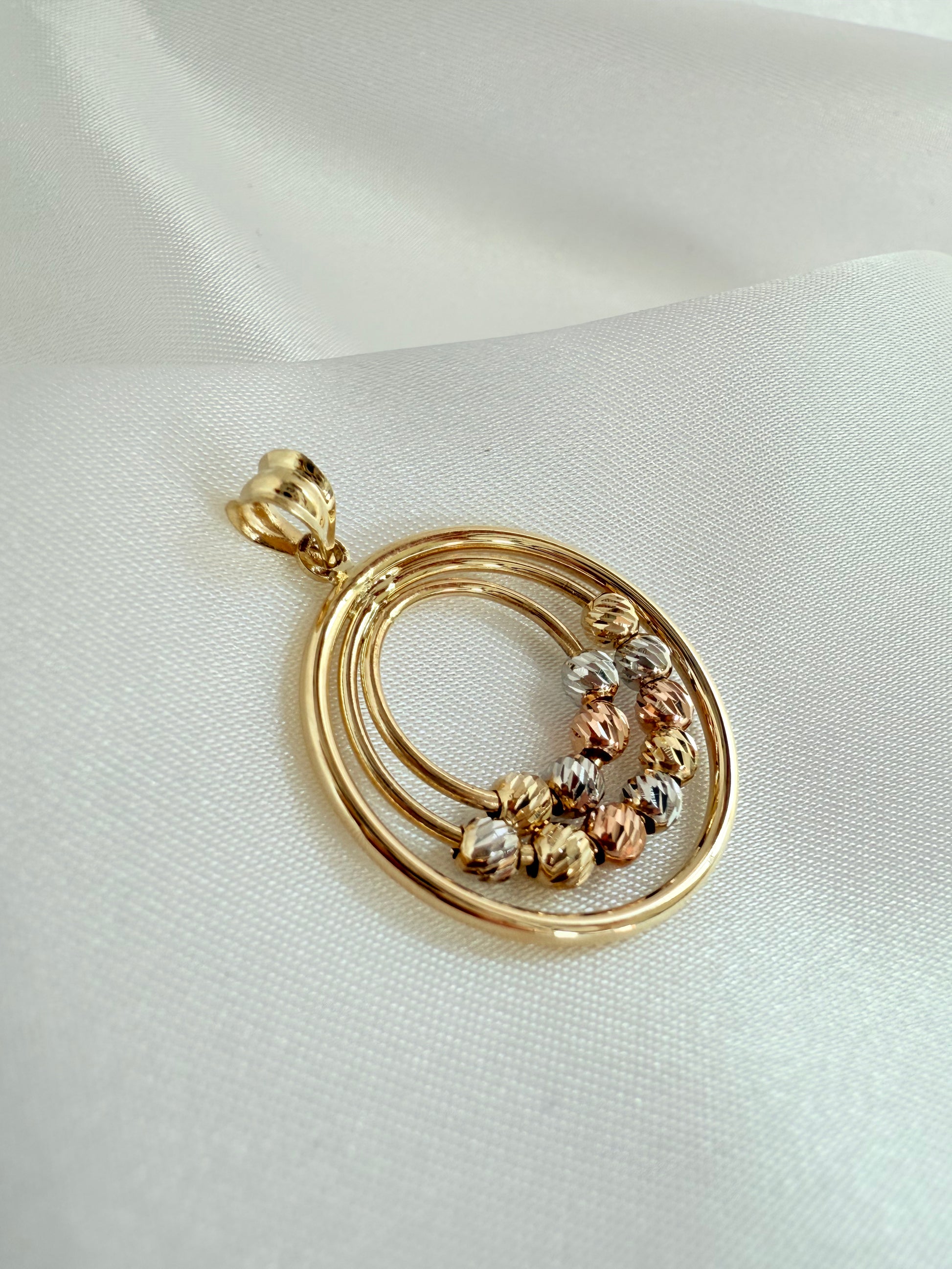 Elegant tricolor pendant 14k