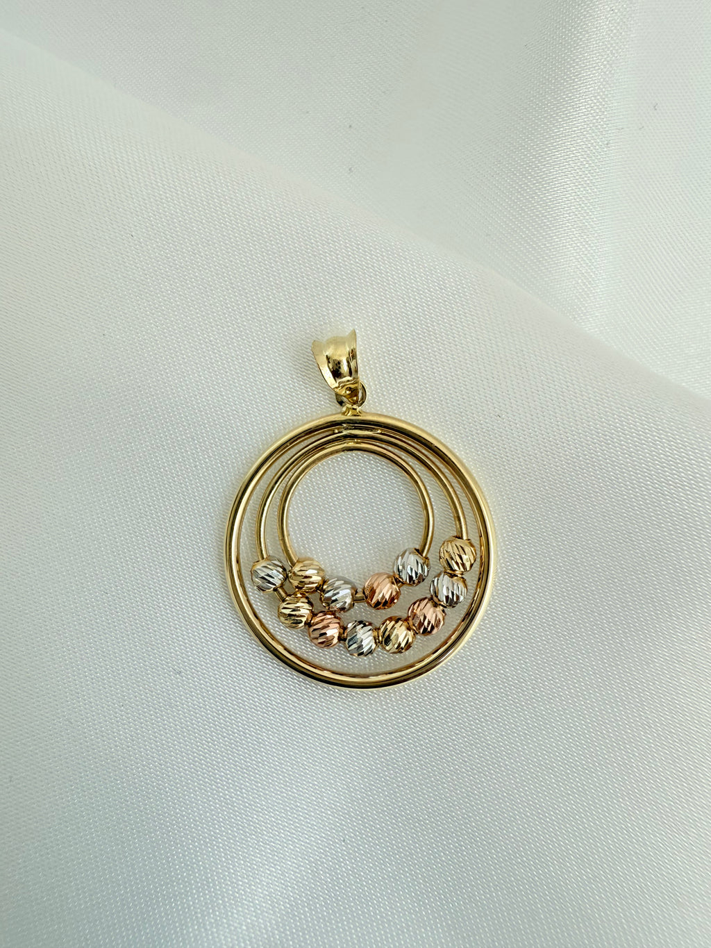 Elegant tricolor pendant 14k