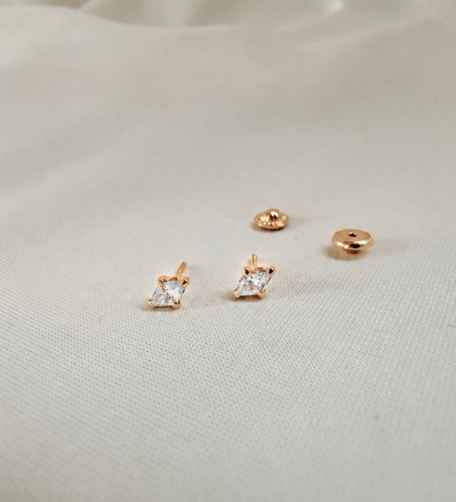 Destellos Studs 14k