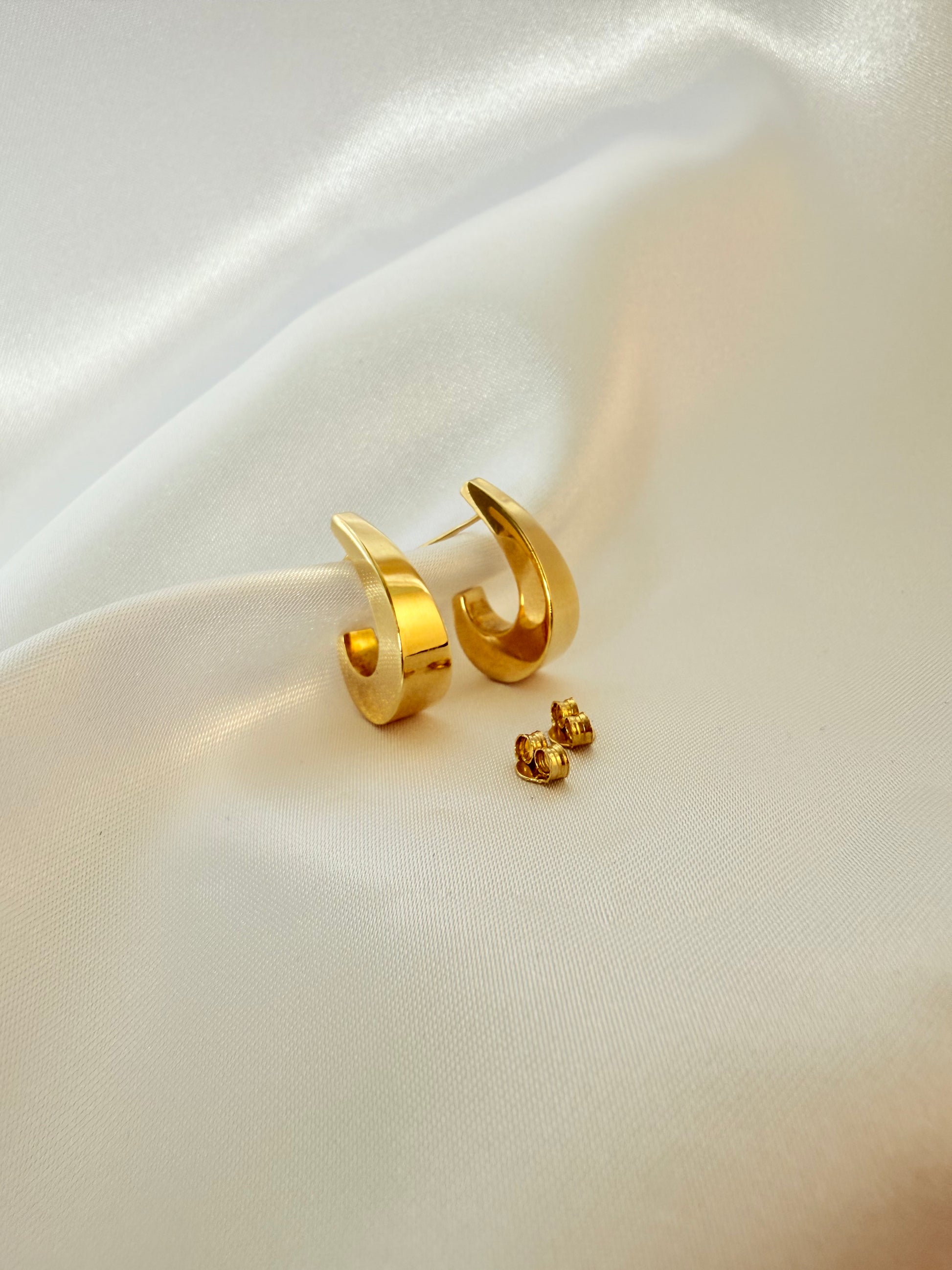 Elegant Earings  18K