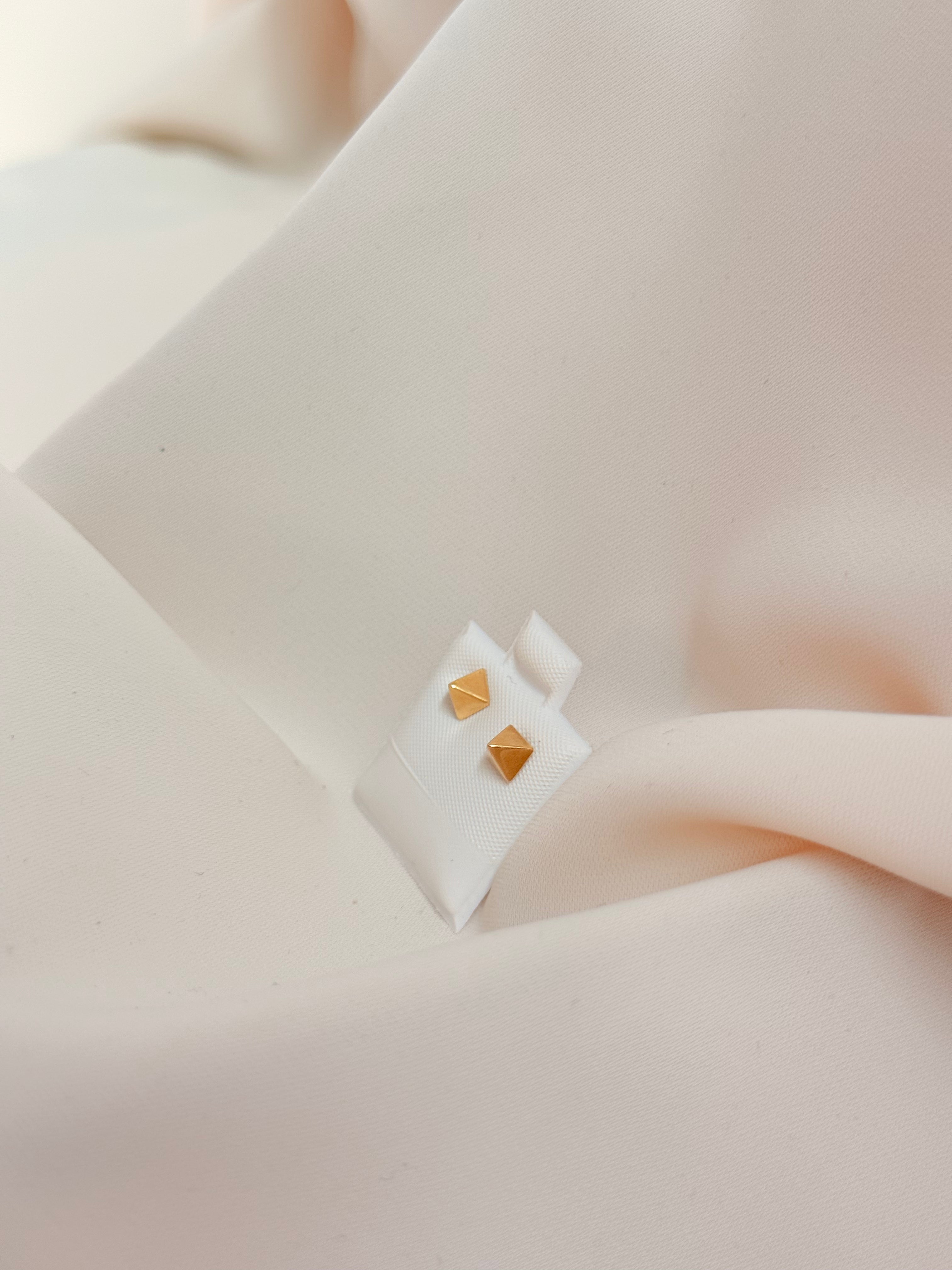 Netta Stud 18K