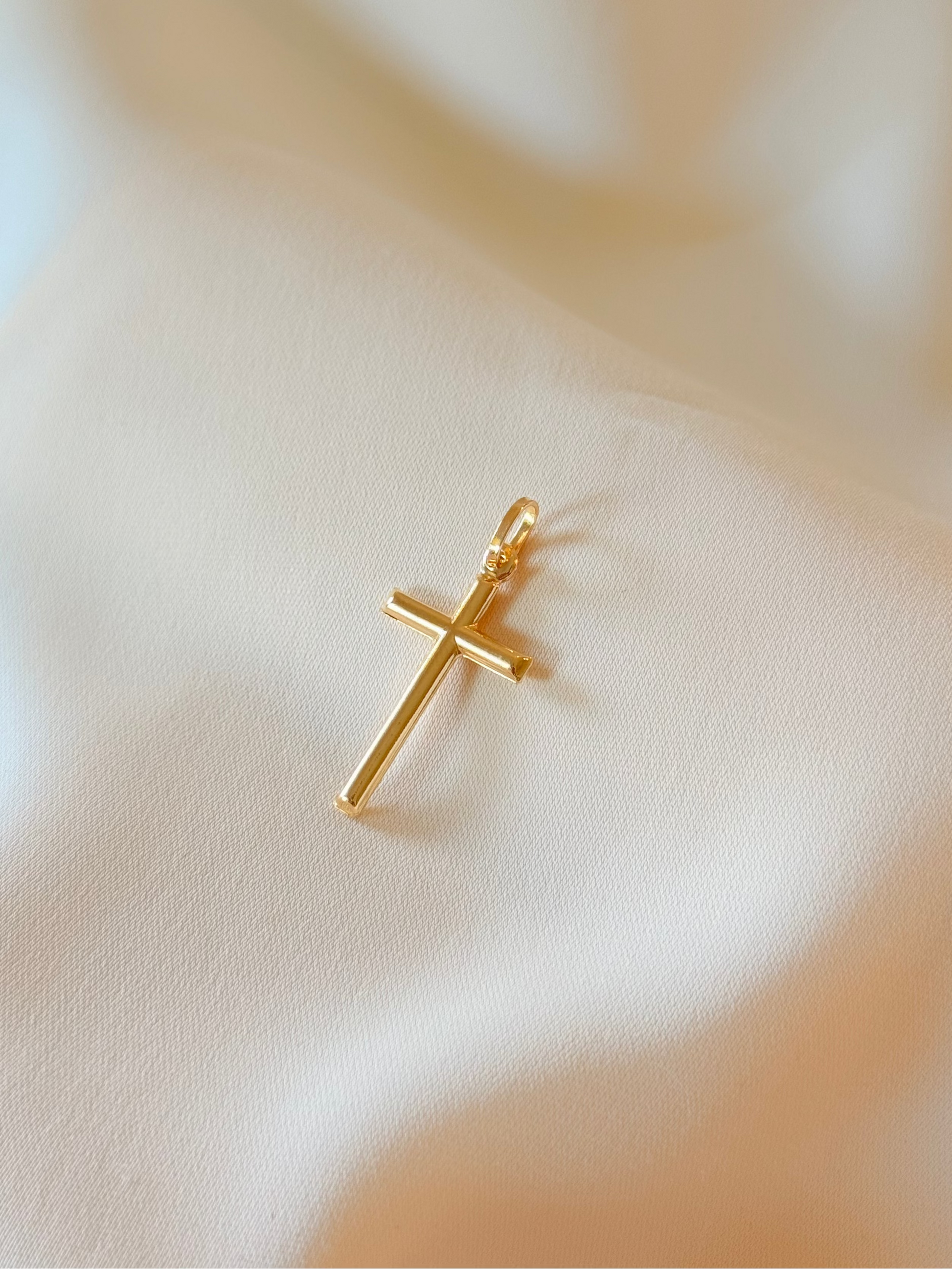 Fancy Cross medium pendant 18k