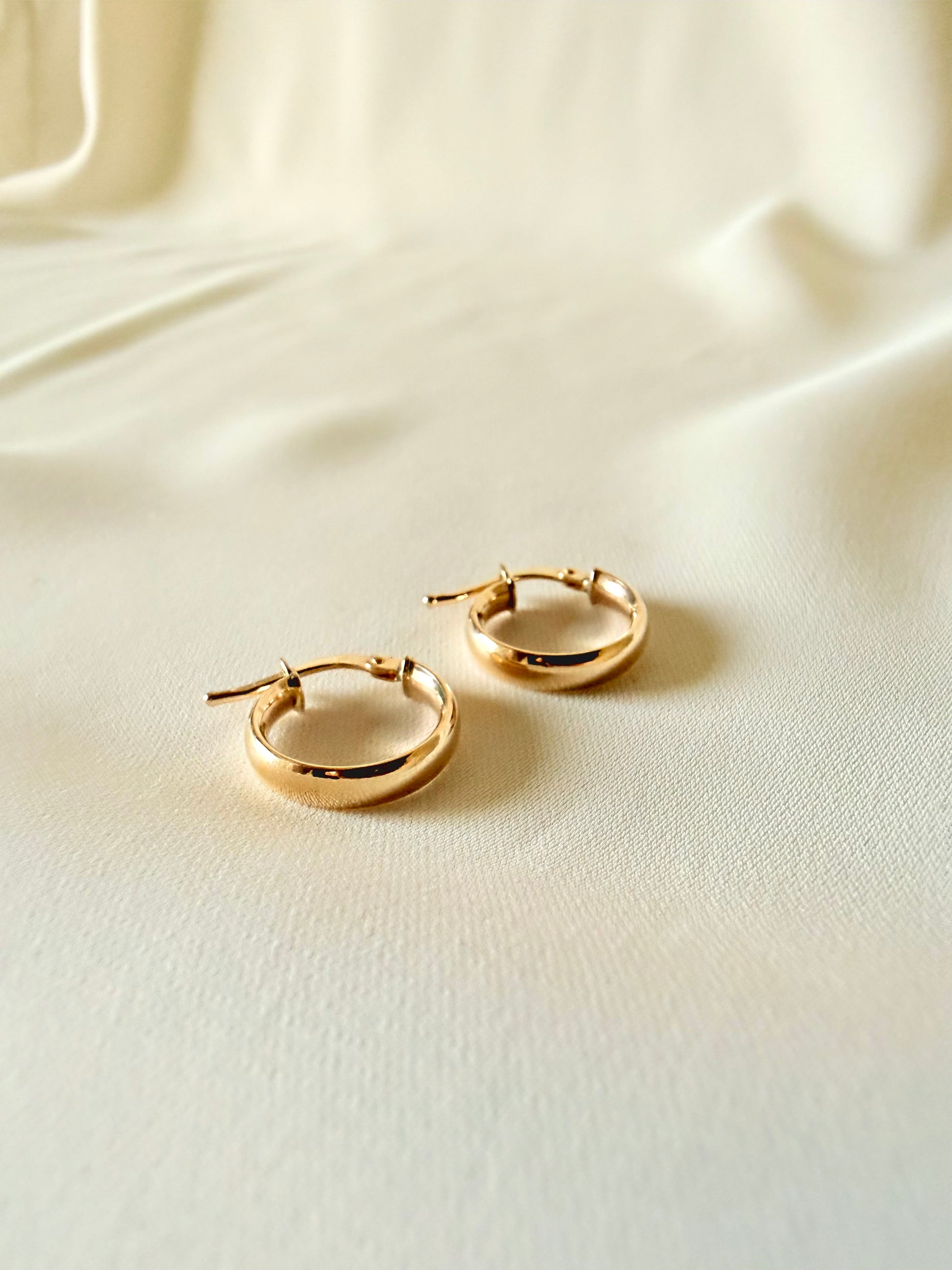 Sublime Huggies 14K 1.3cm