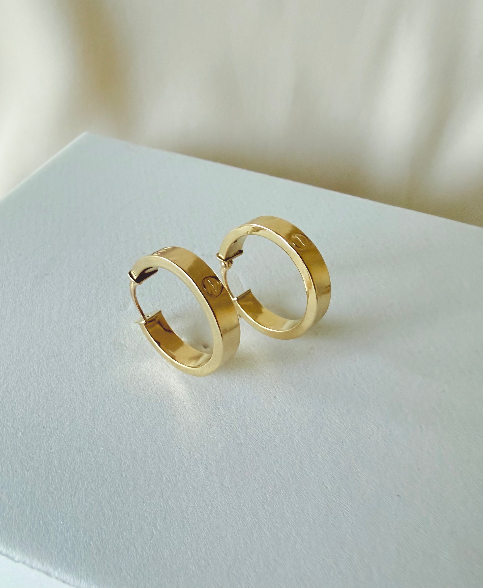 Love Medium Huggies 18k 2cm
