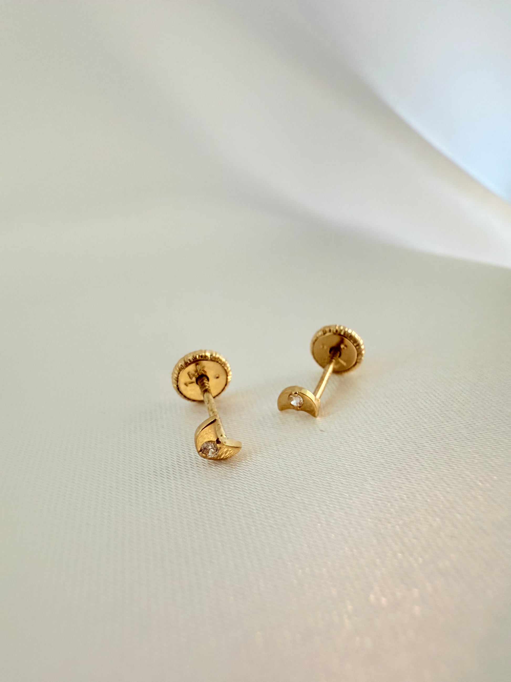 Mini Half Moon Stud 14K