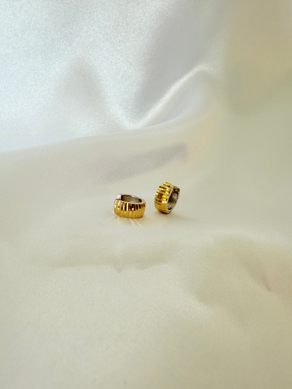 Reverse Huggies  18K