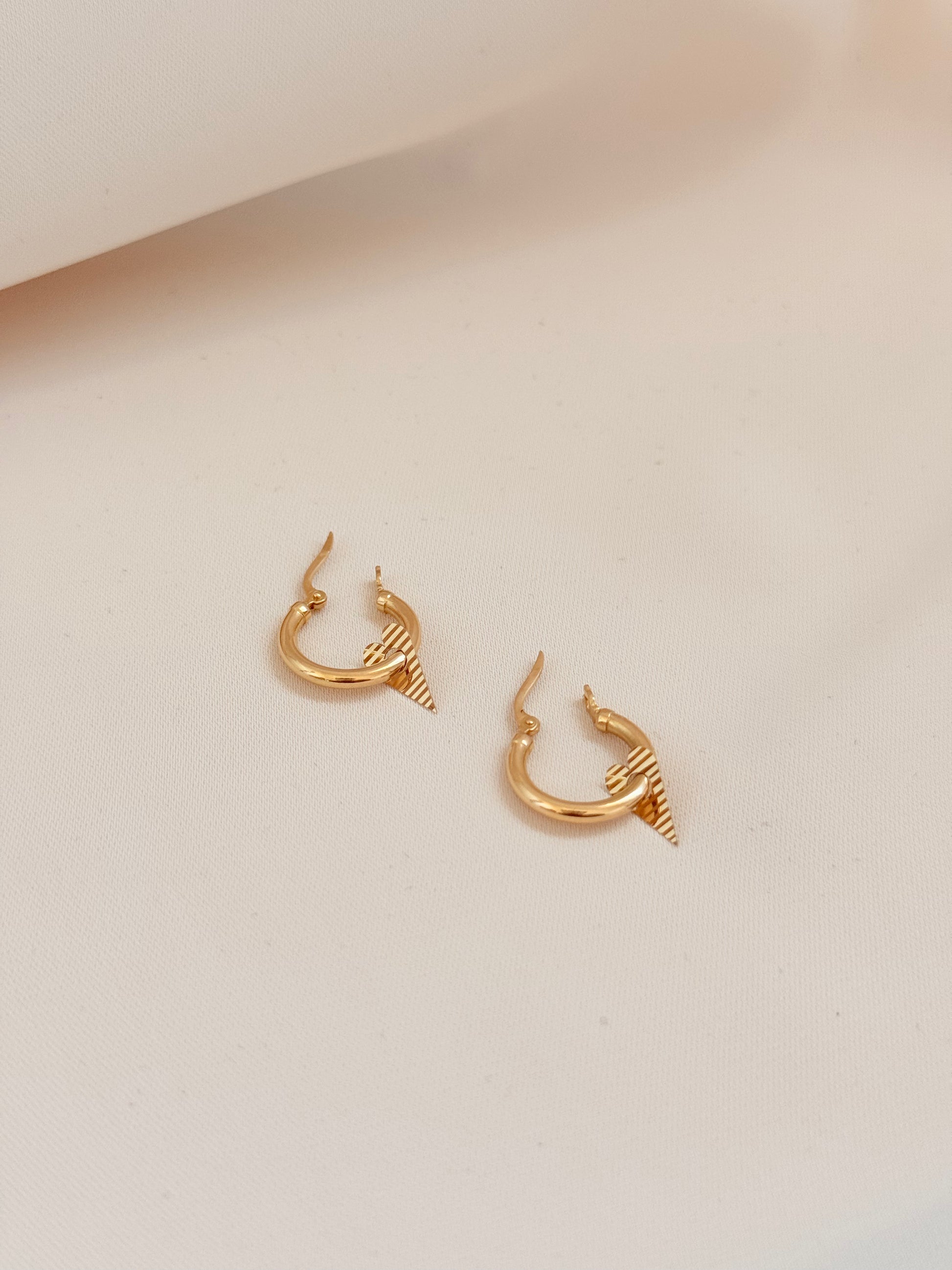 Heart Style Hoop Earrings 18K