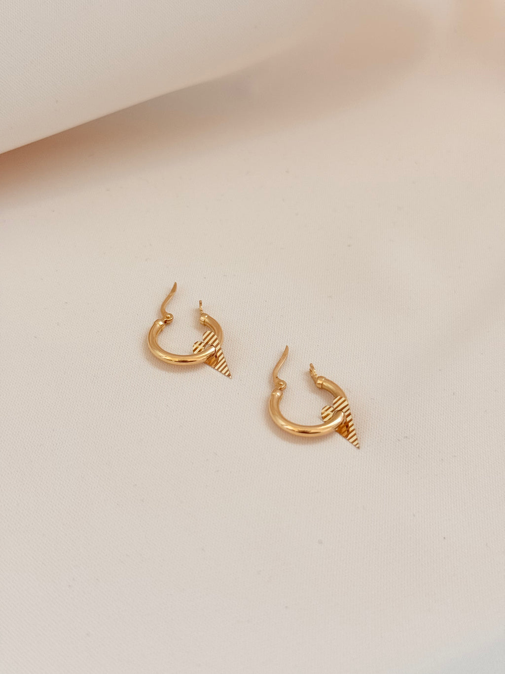 Heart Style Hoop Earrings 18K