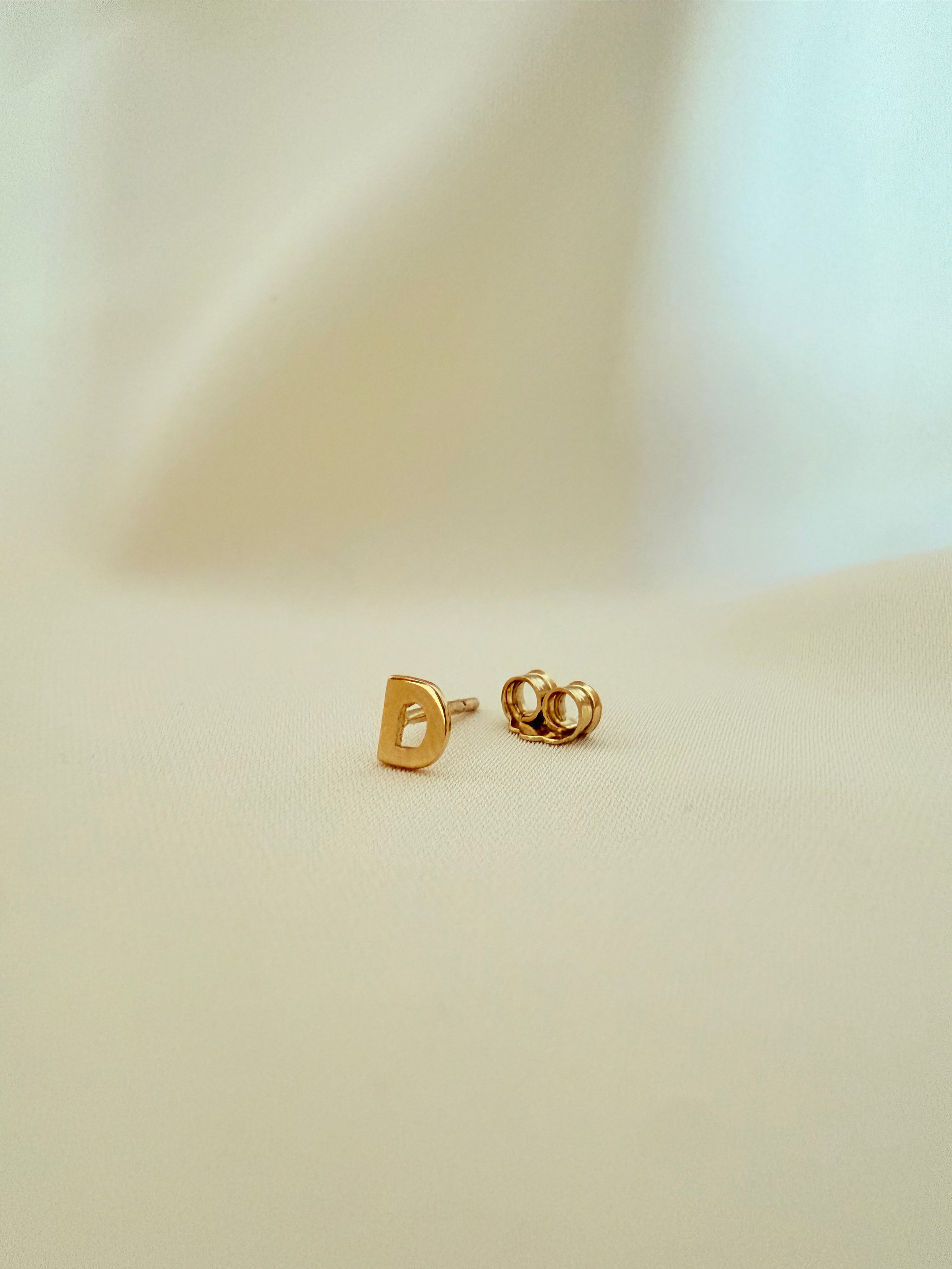 Lonely Letter D 14k