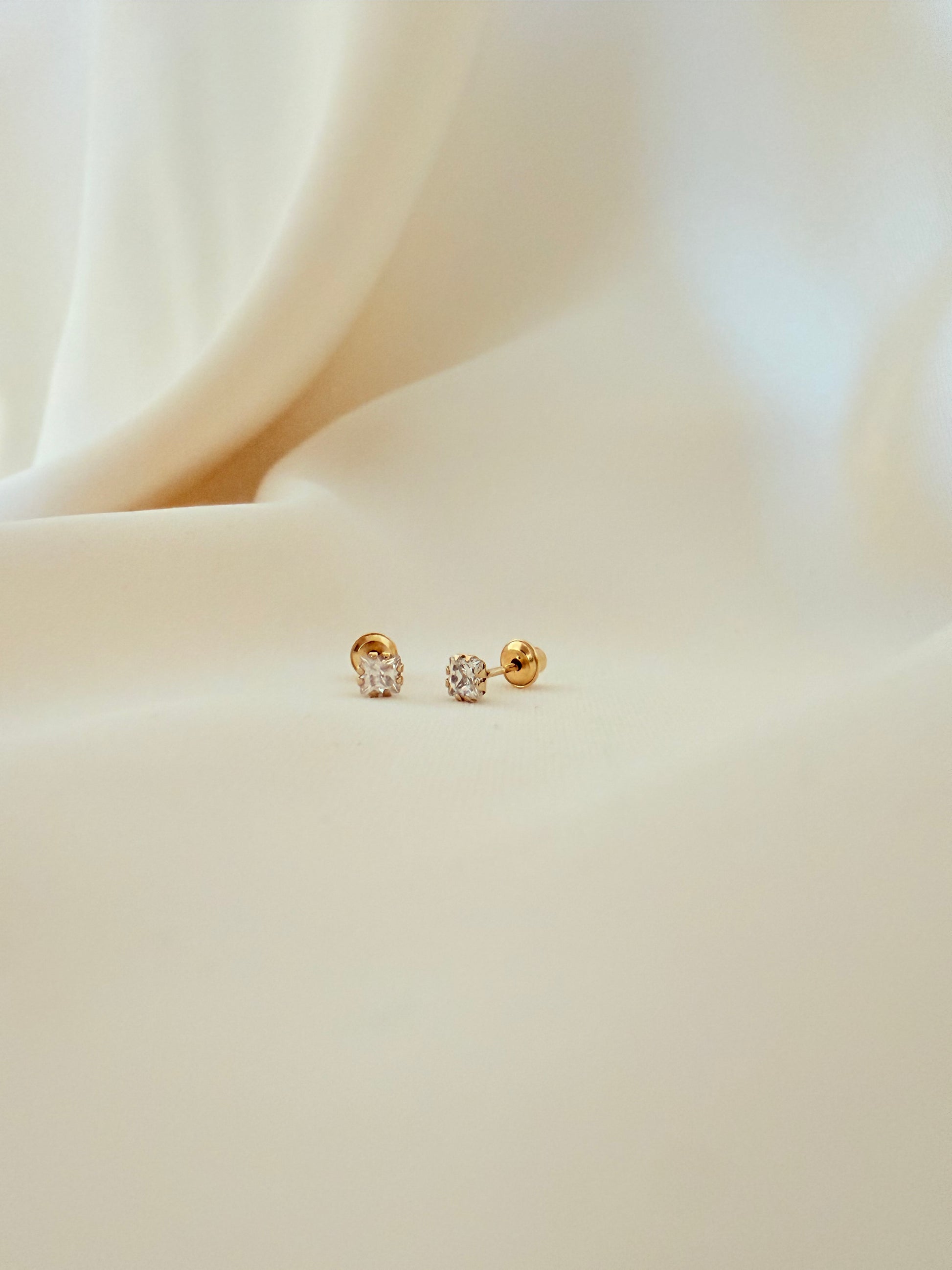 Point Stud 18k