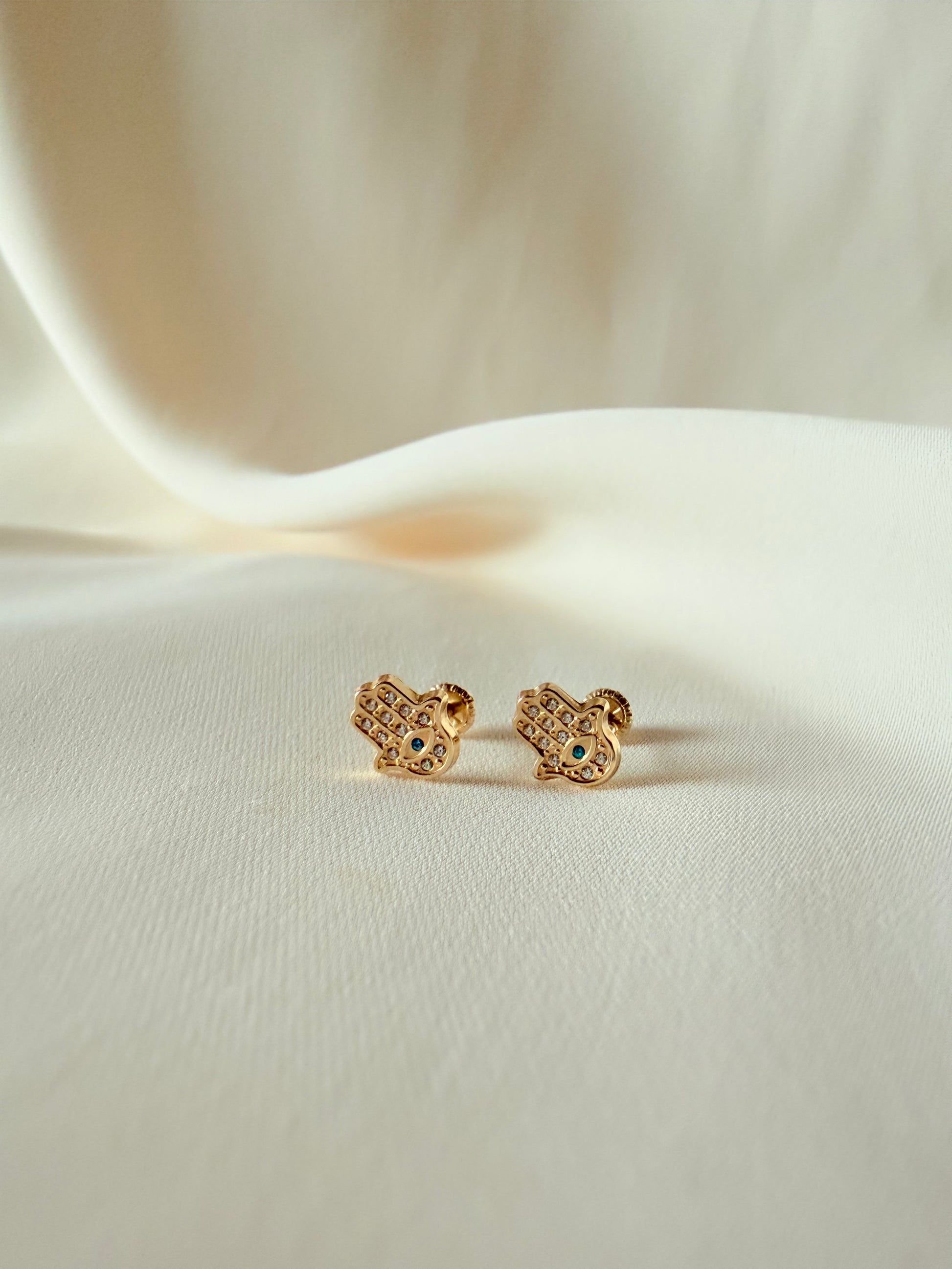 Hand Fatima stud 14k