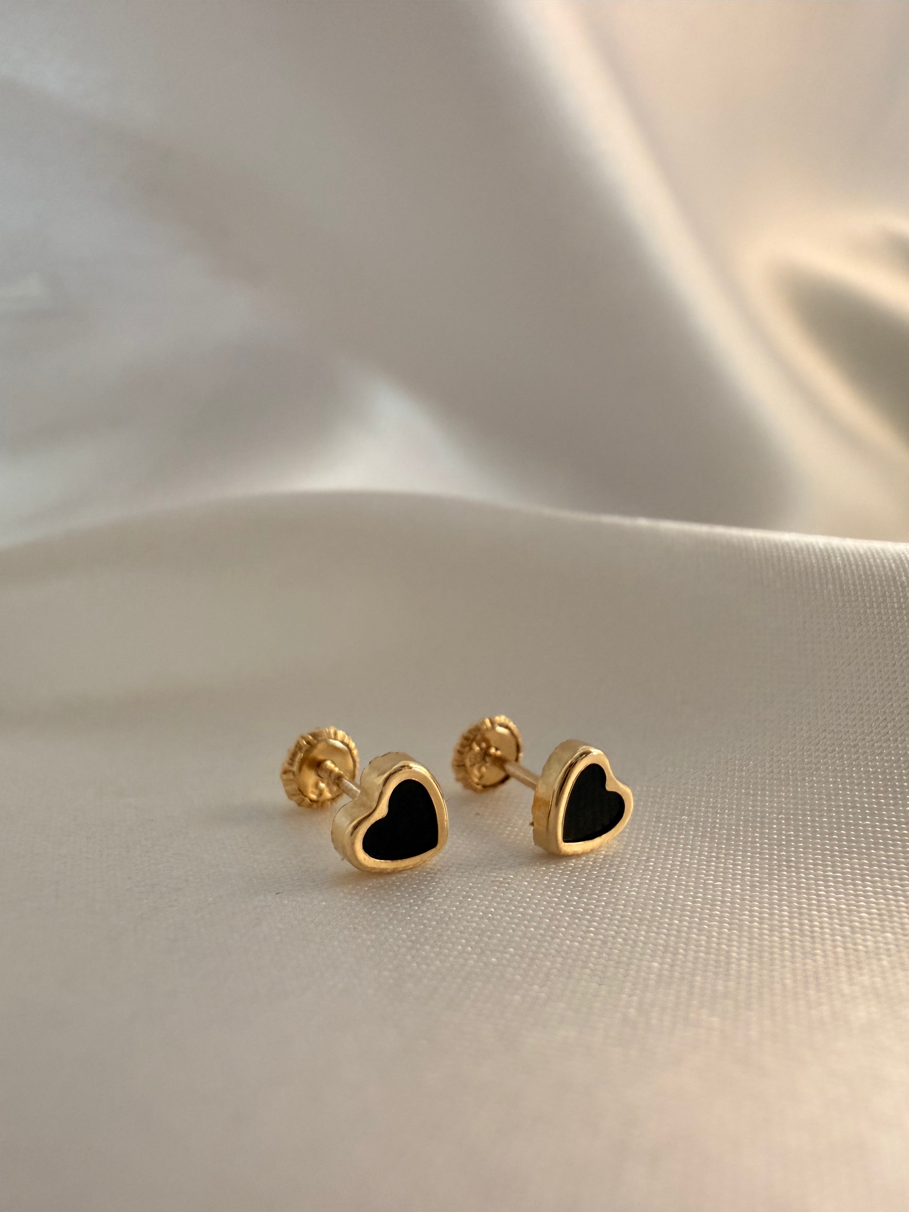 Enameled Heart Stud 14K black