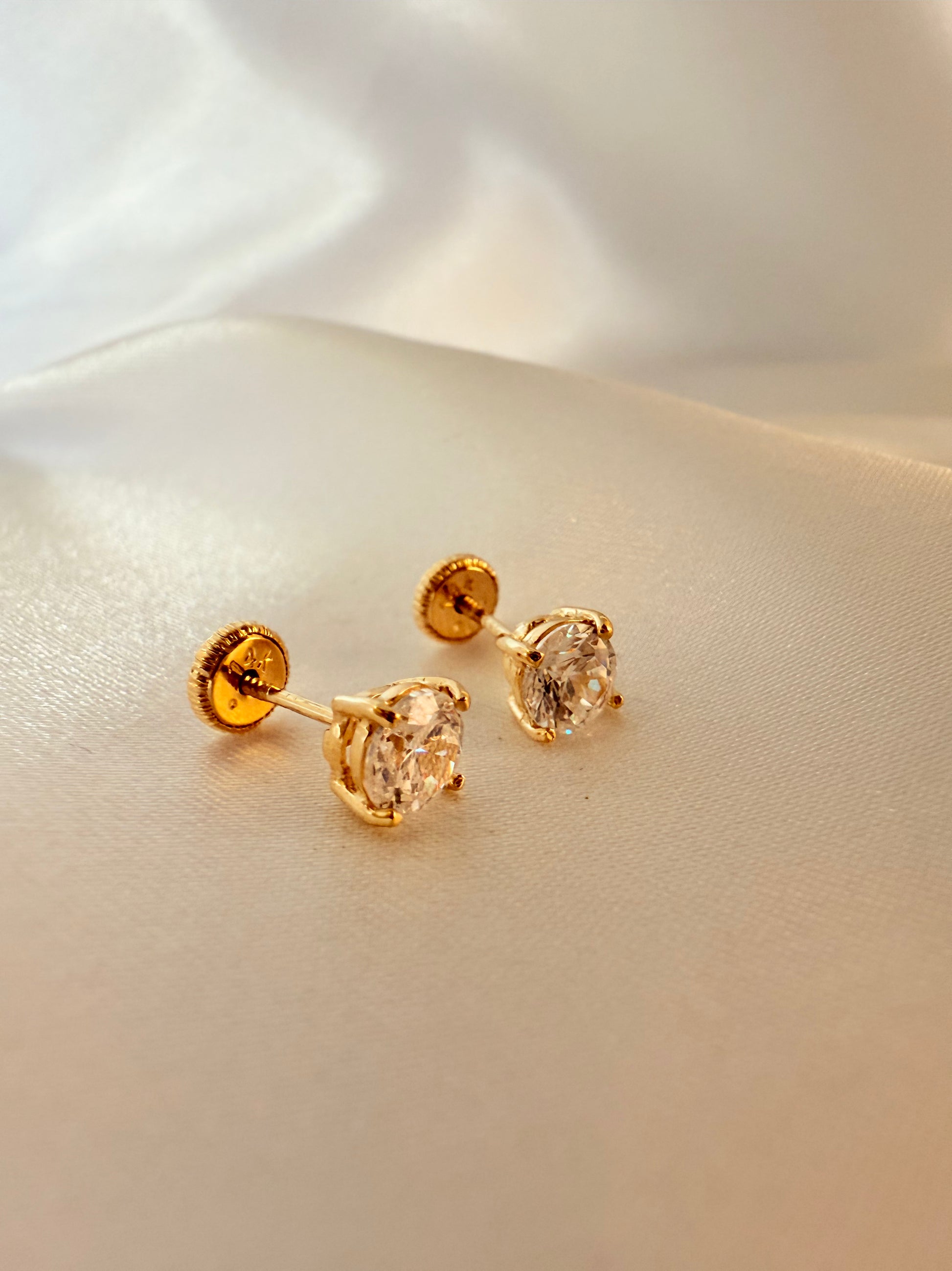 Scuare Zirconia Stud 14K