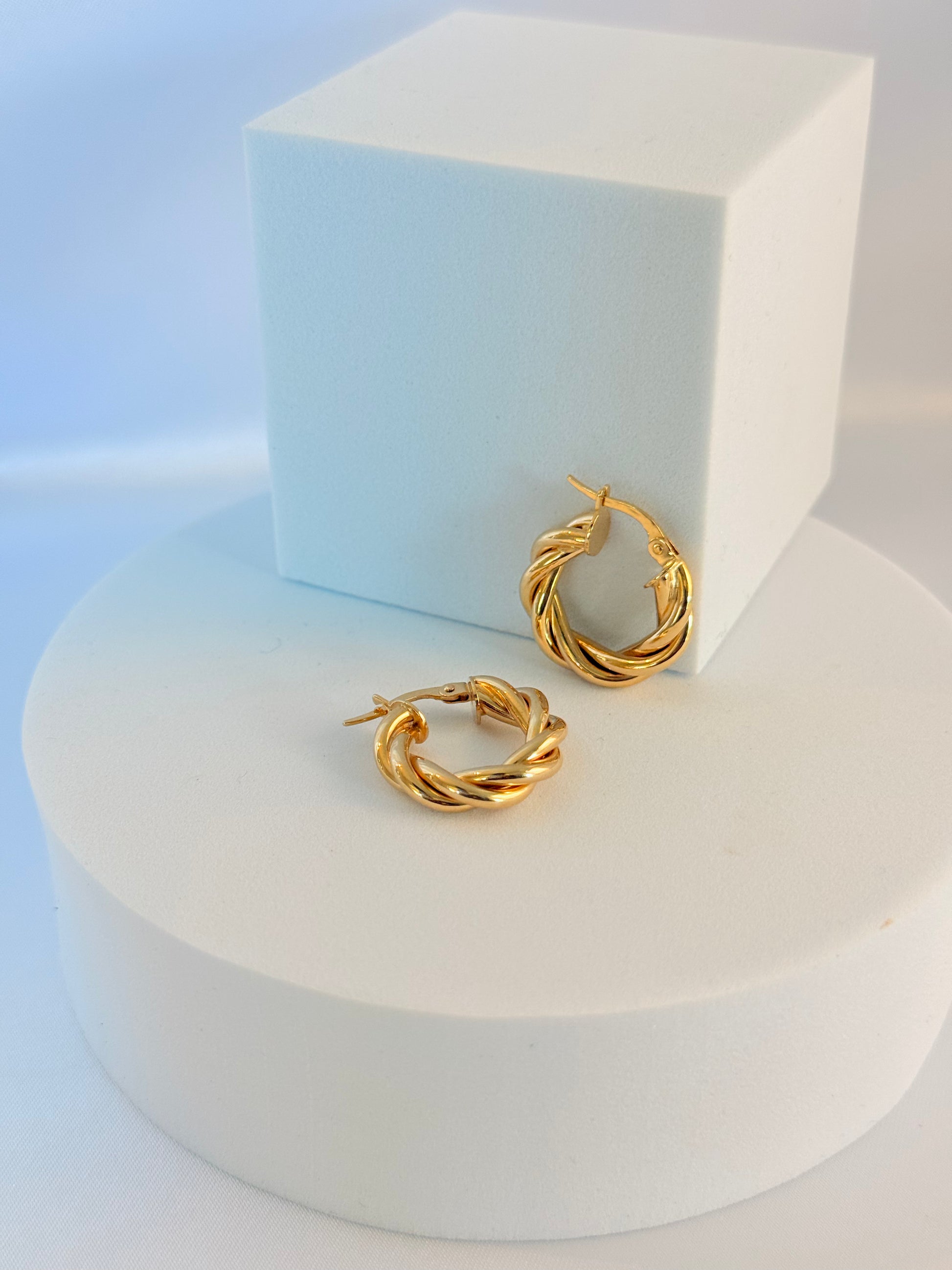 Twisted Huggies  14K