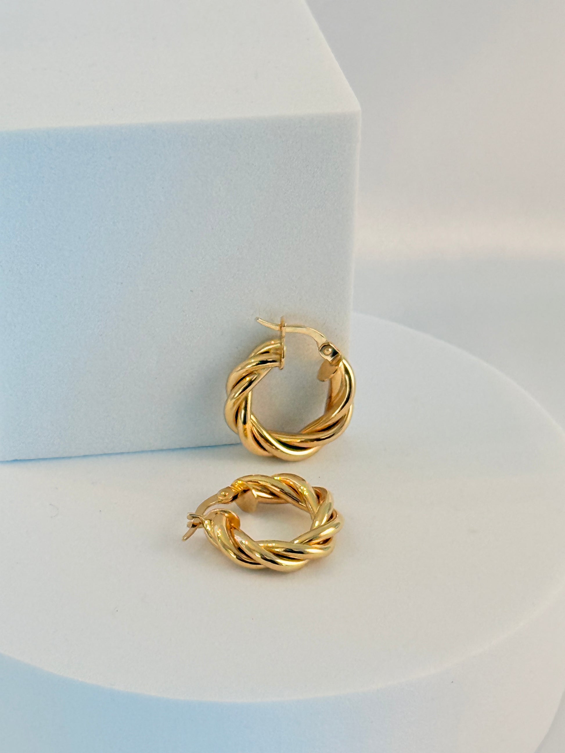 Twisted Huggies  14K