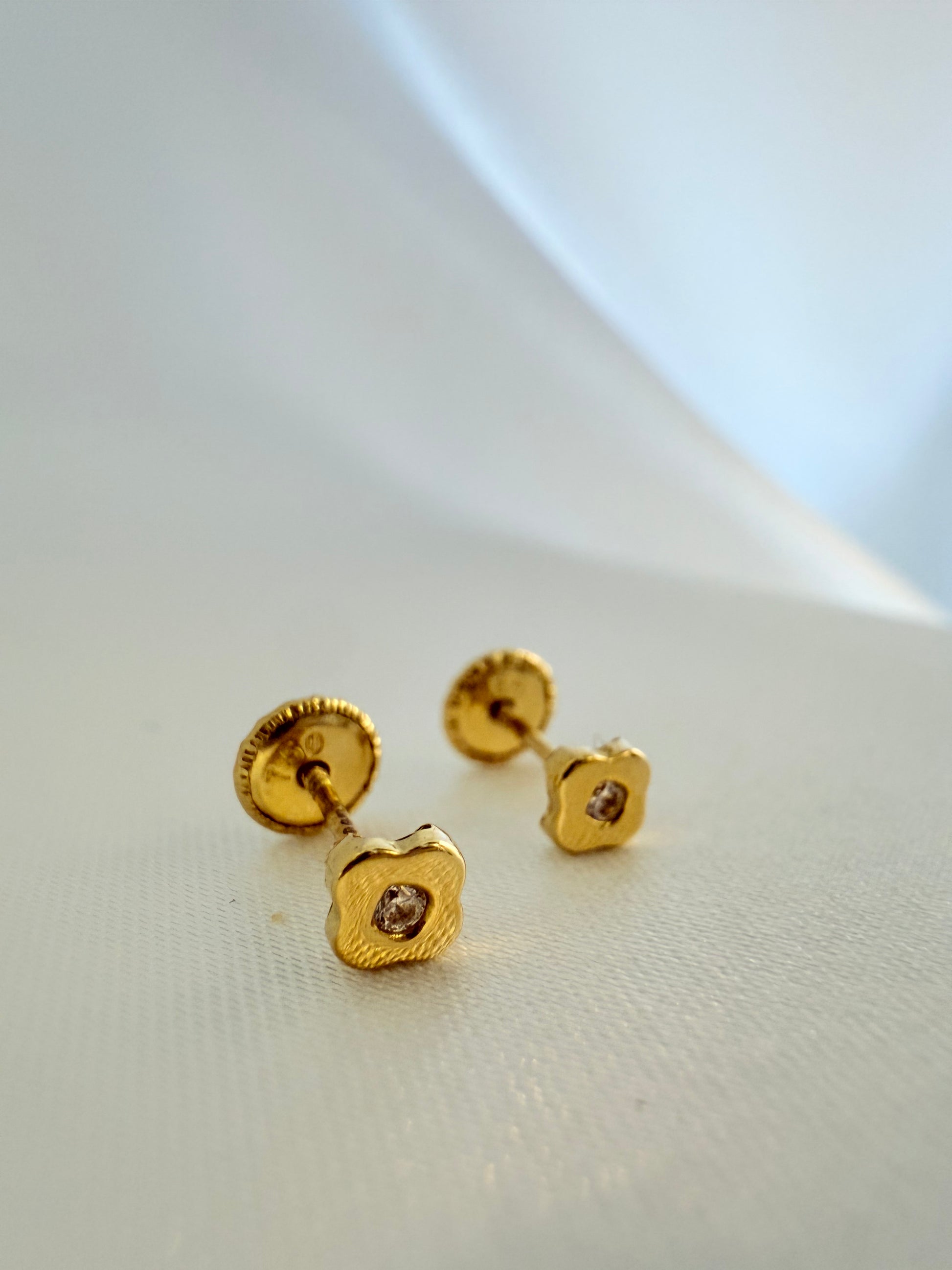 Mini Flower Zircon Stud 18K