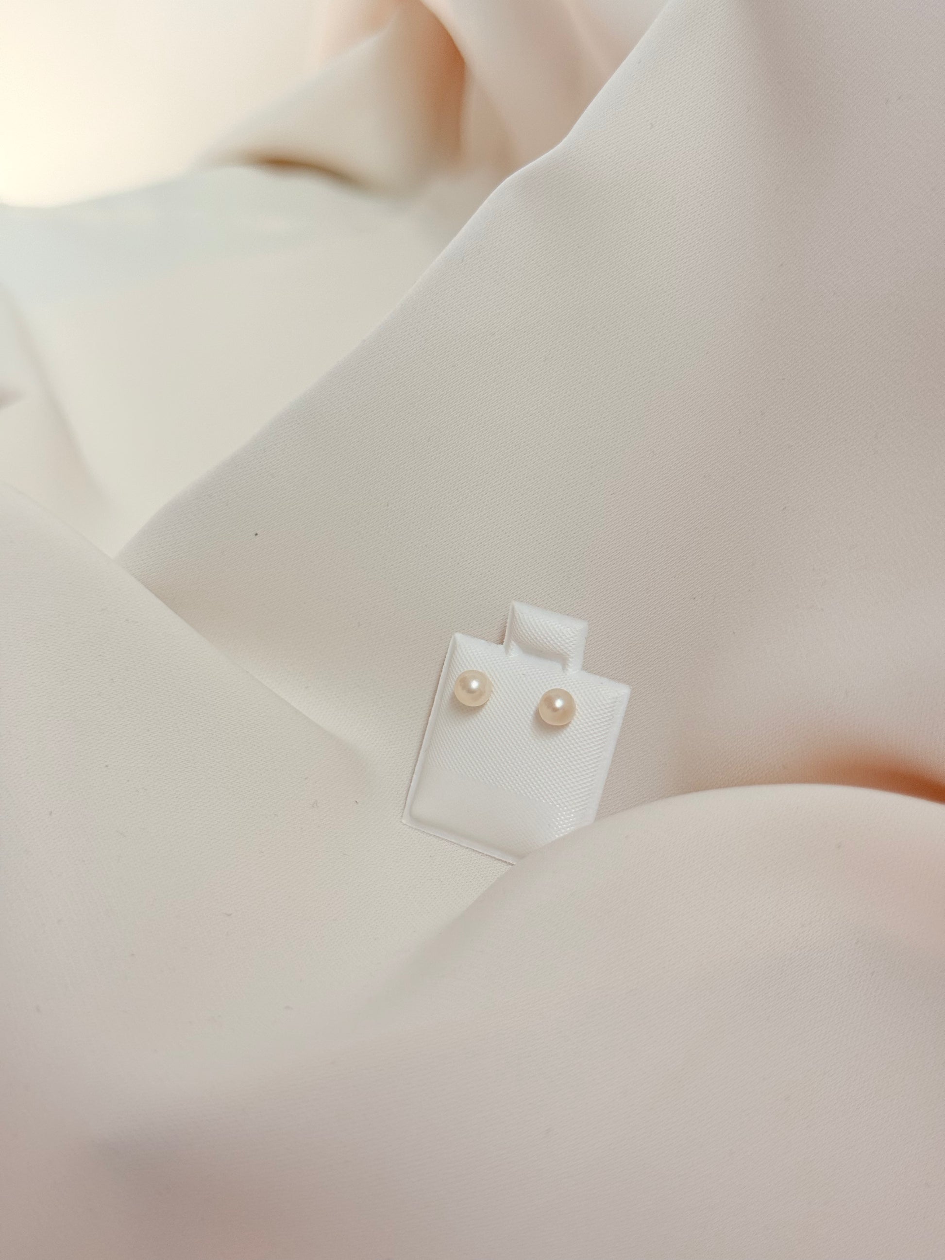 Mini pearls Stud 4mm 18K