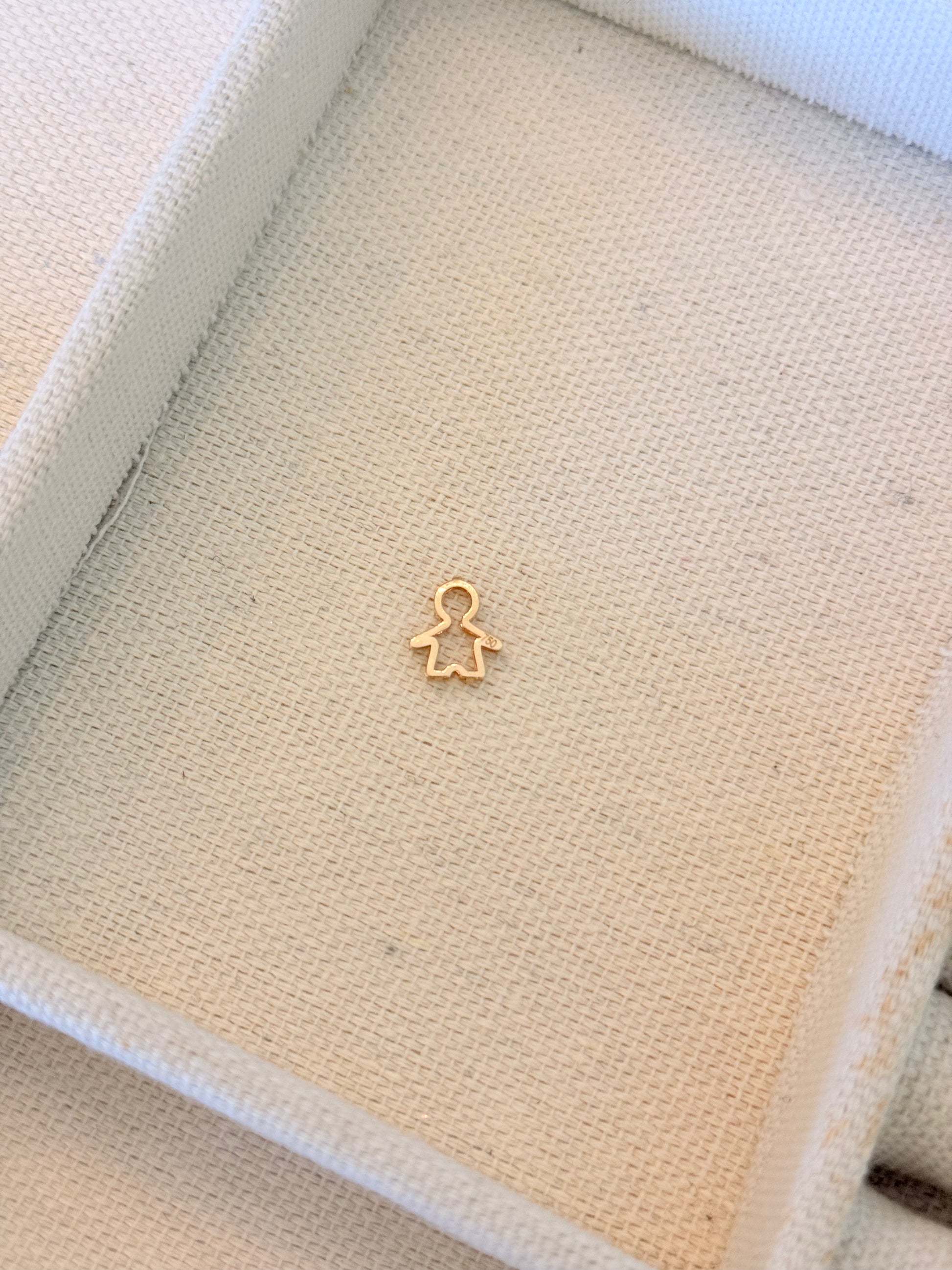 Mini boy pendant 18k
