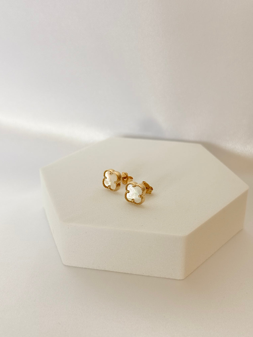 Nacar Flower Stud 14K