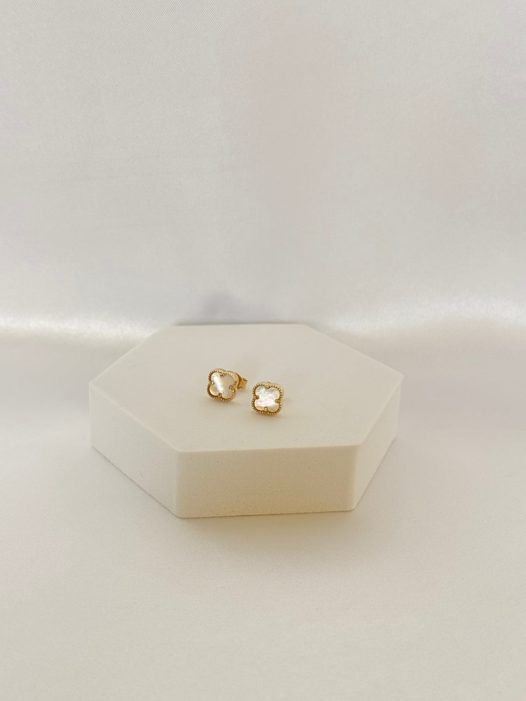 Nacar Flower Stud 14K