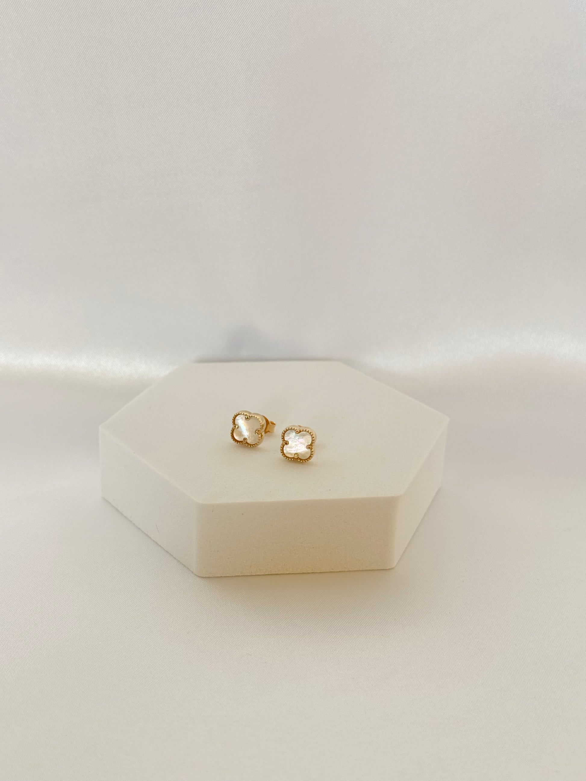 Nacar Flower Stud 14K