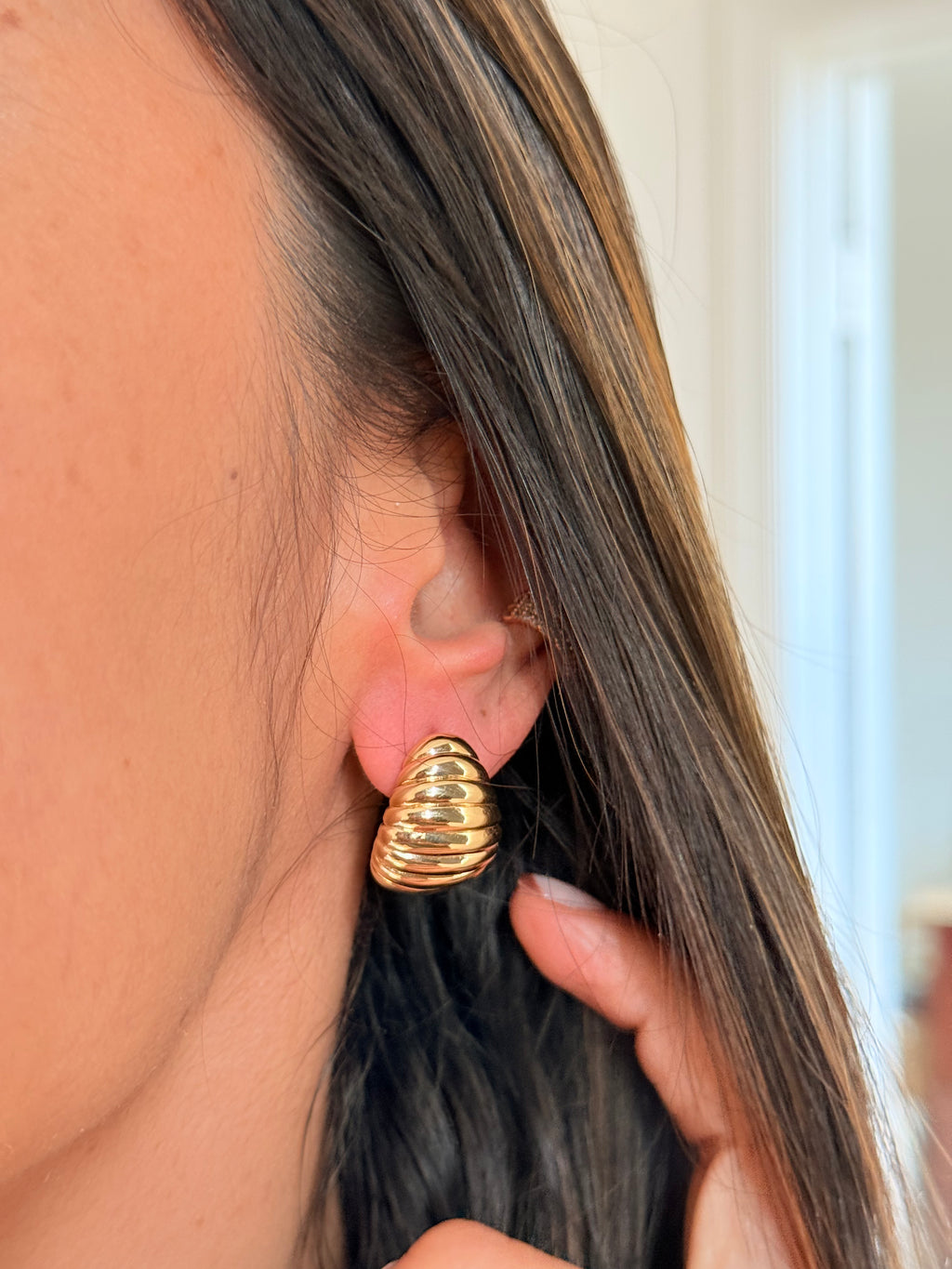 Shell Earrings 14K