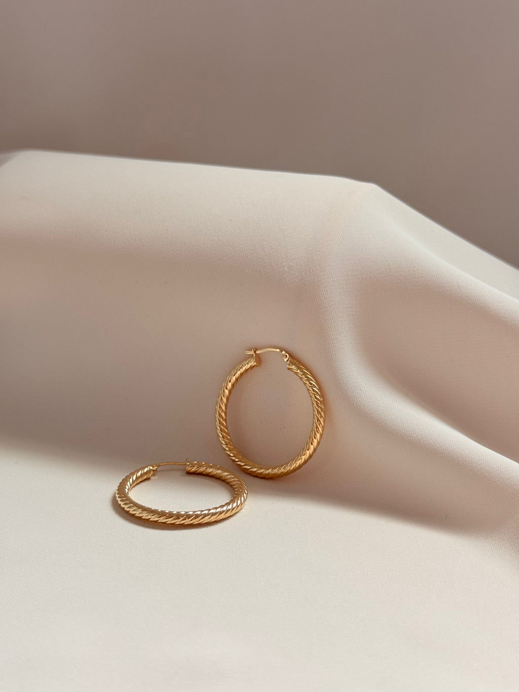 Twisted huggies Earrings 14K